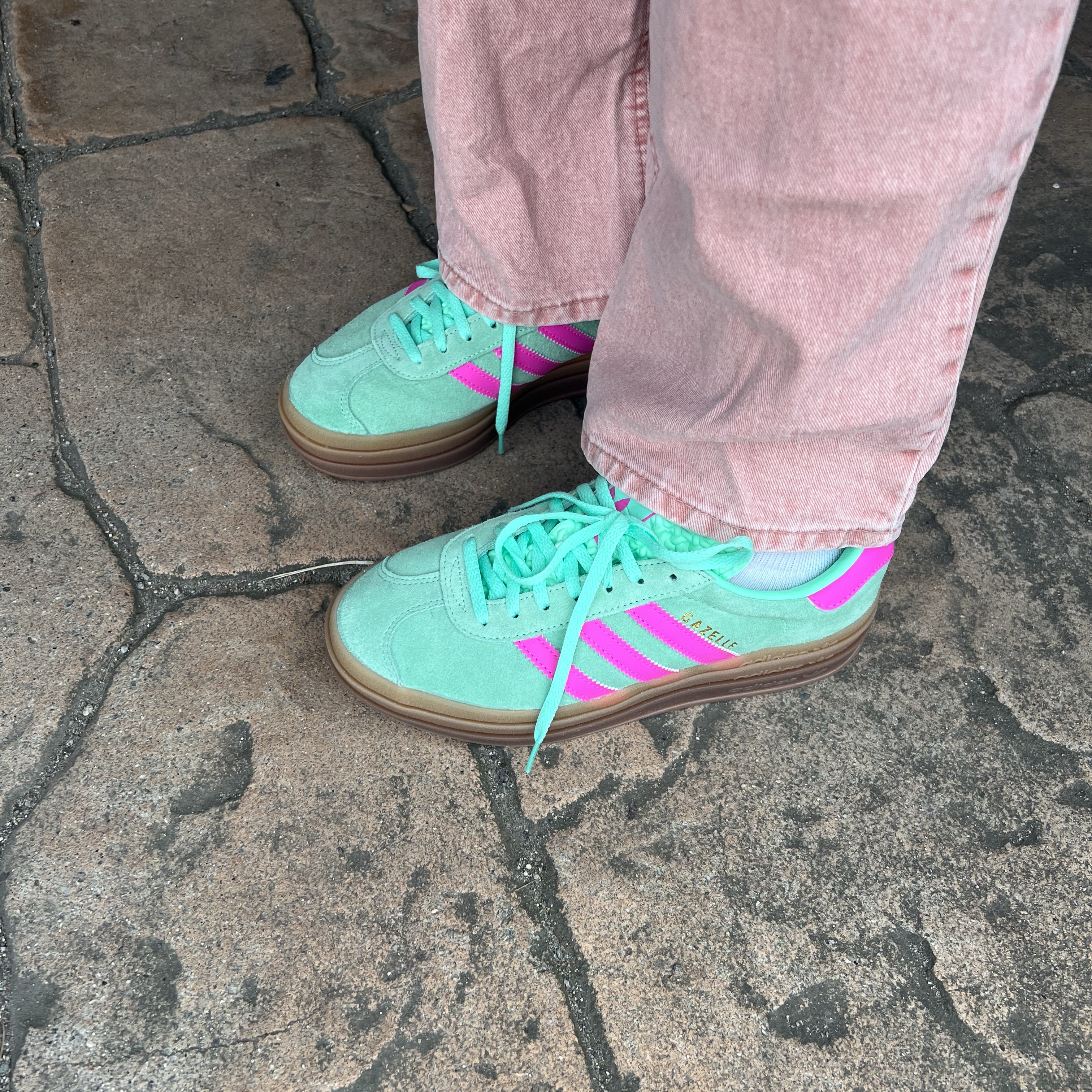 (W) Adidas Gazelle Bold Pulse Mint Pink 착용 스타일