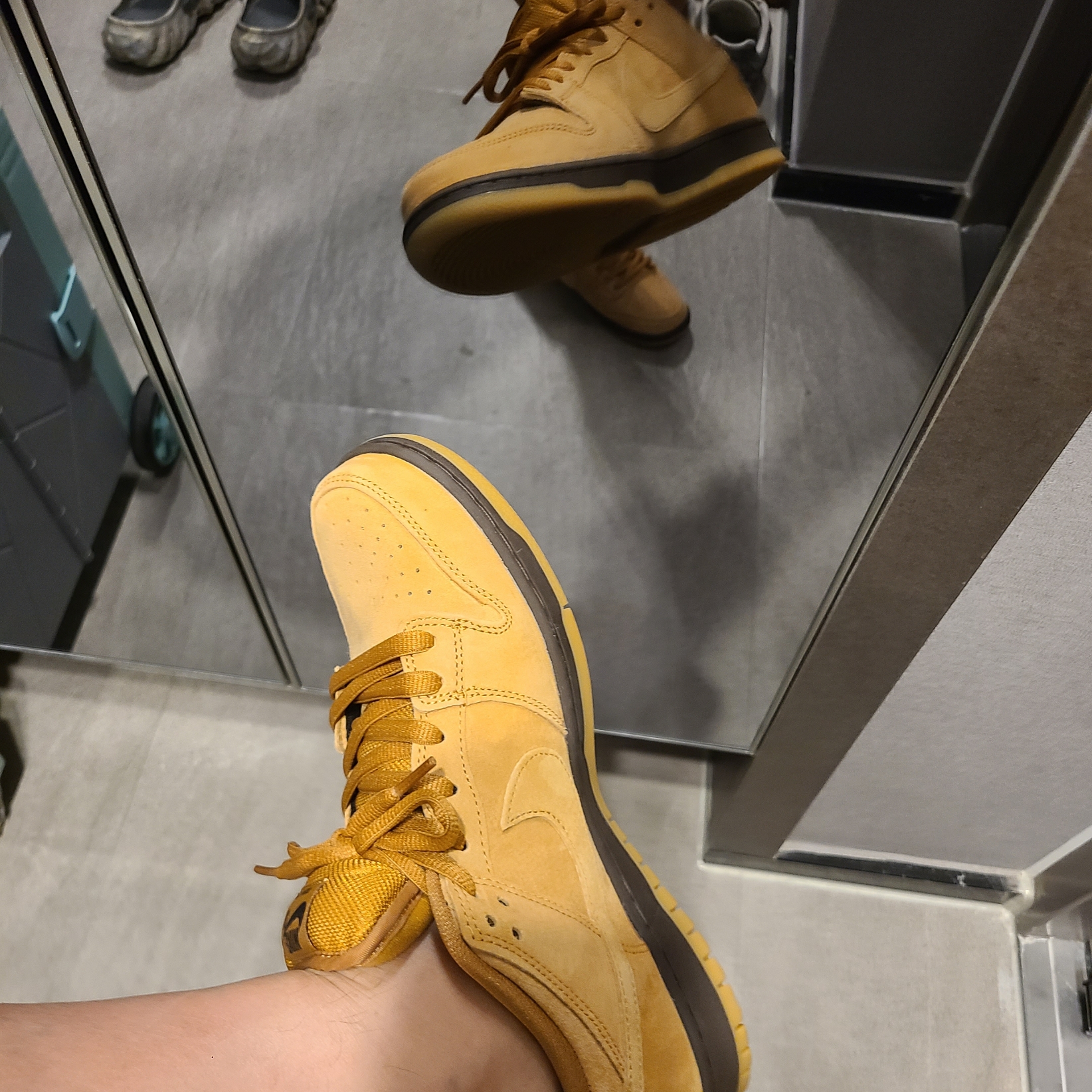 Nike SB Dunk Low Pro Wheat 2023, (TD) Jordan 1 Retro High OG Chicago 2022 착용 스타일 - 1