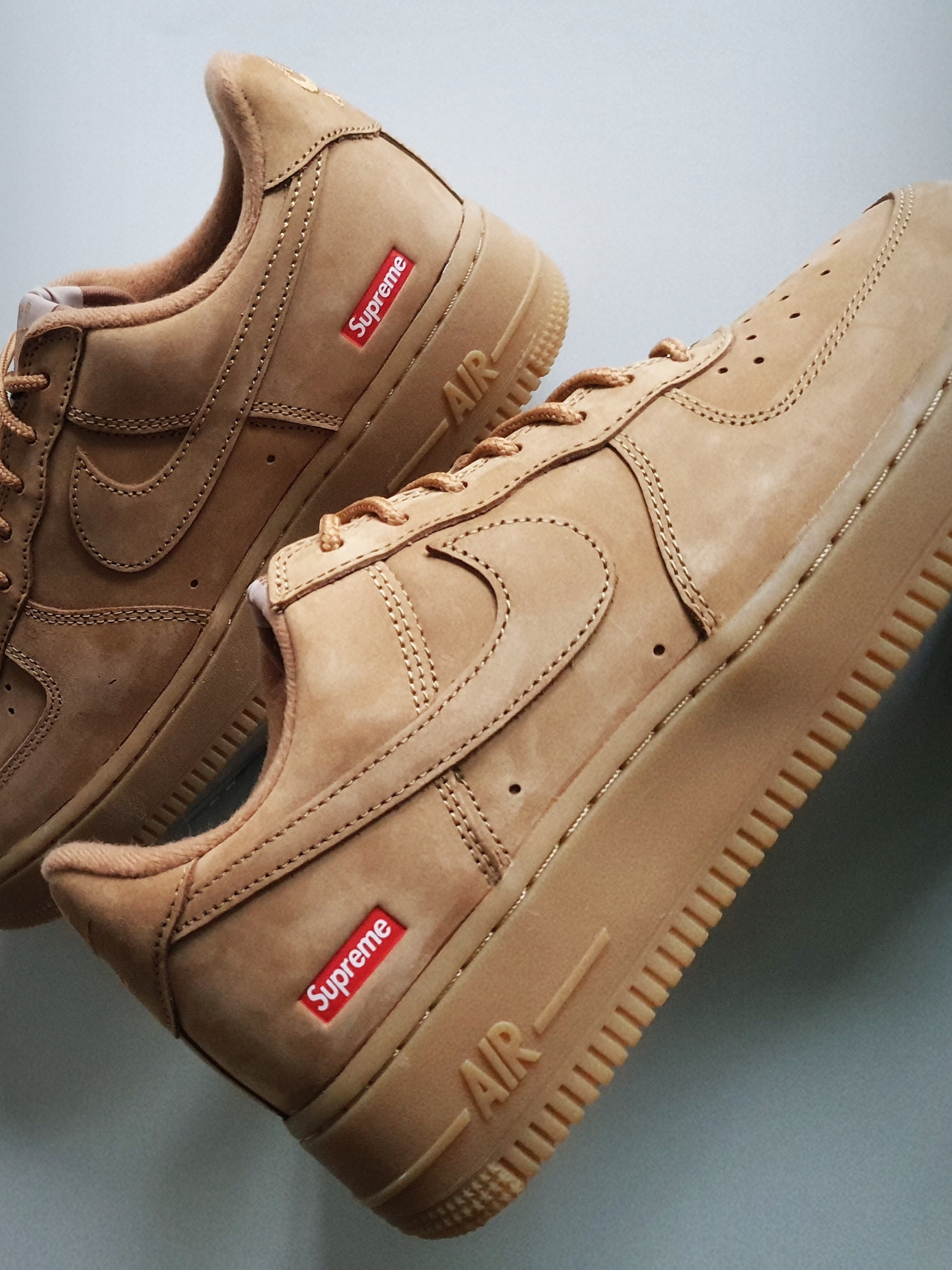 Nike x Supreme Air Force 1 Low Flax 착용 스타일