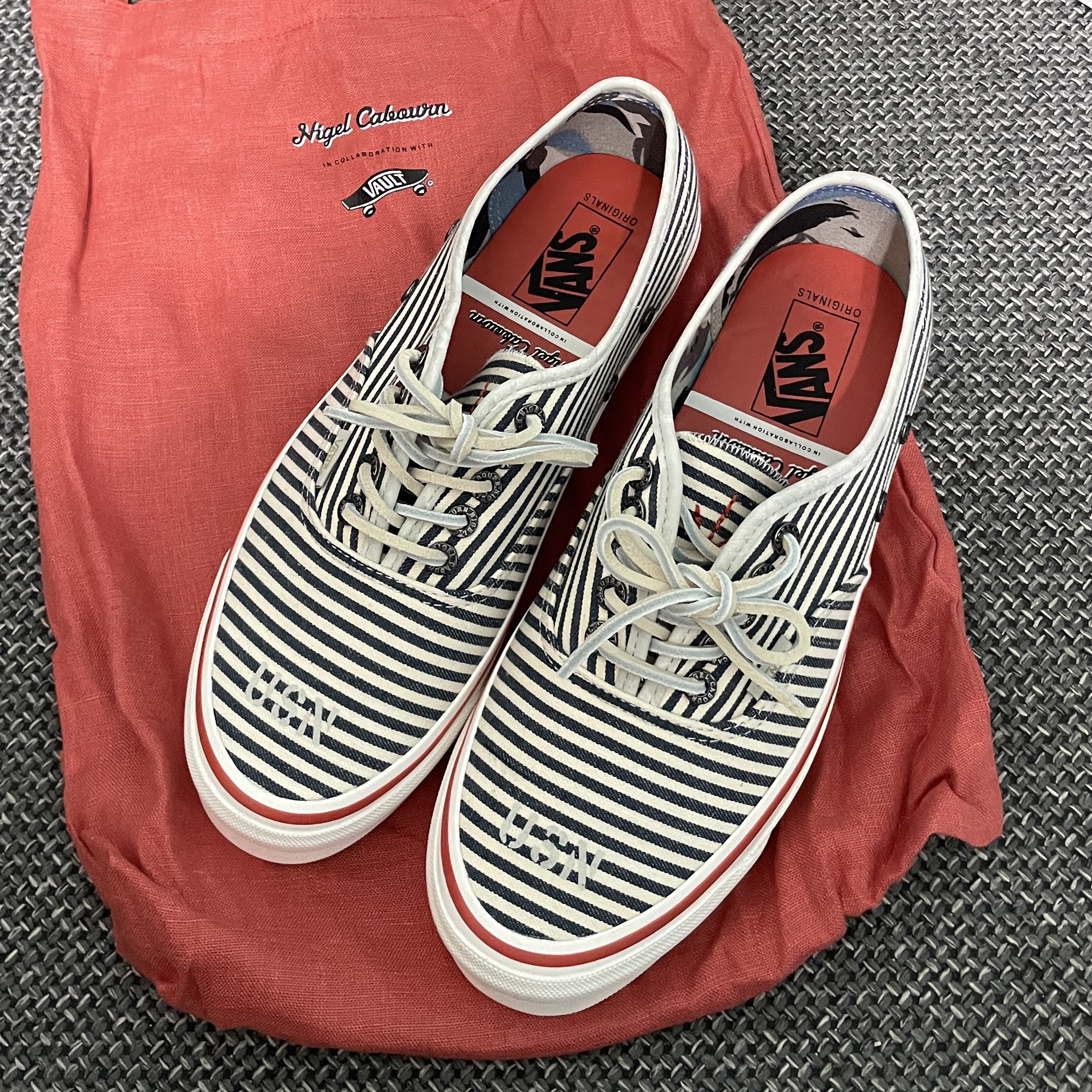 Vans Vault x Nigel Carboun OG Authentic LX Stripes Navy 착용 스타일