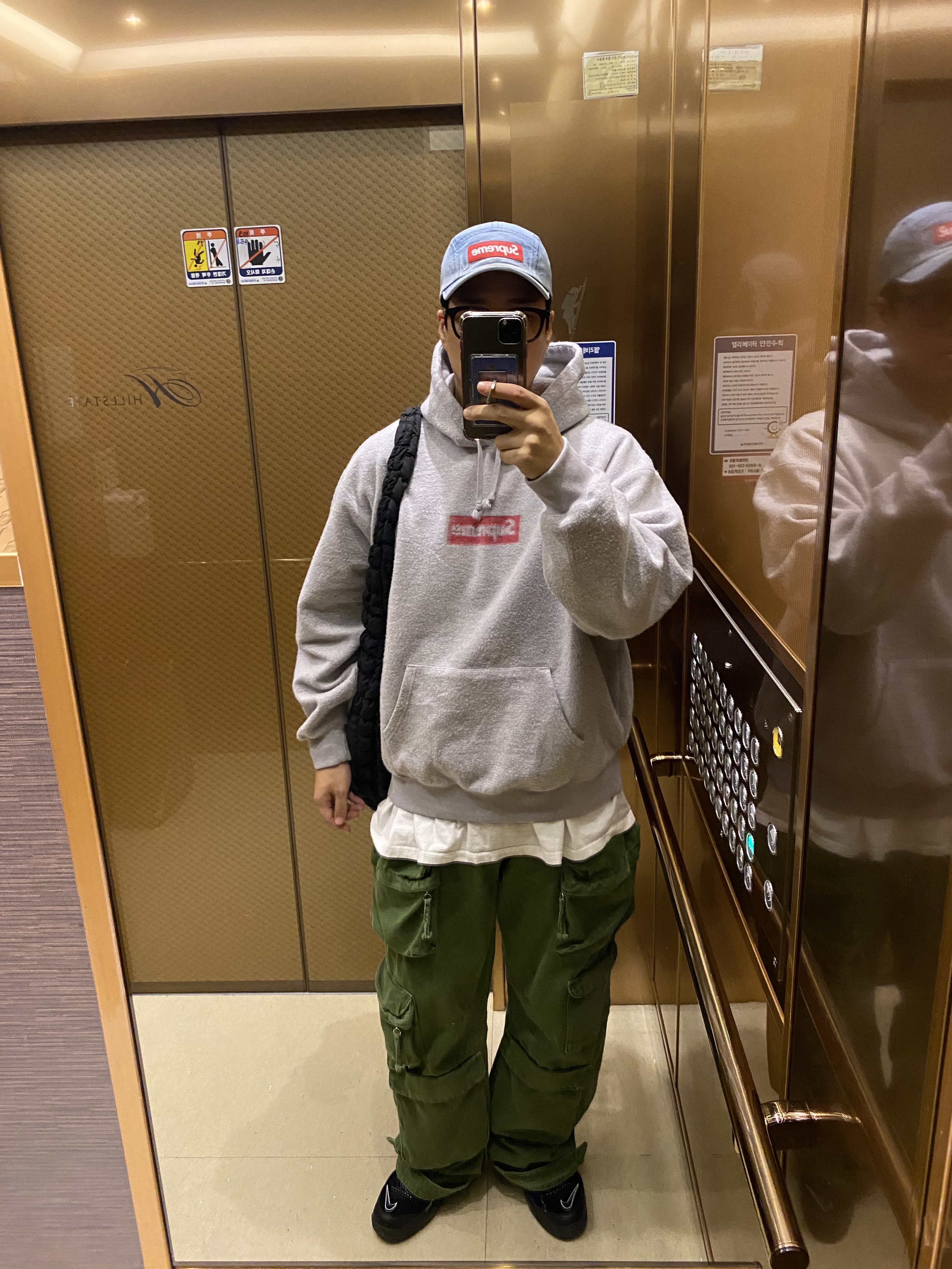 Supreme Inside Out Box Logo Hooded Sweatshirt Heather Grey - 23SS, Supreme Washed Chino Twill Camp Cap Denim - 21FW 착용 스타일
