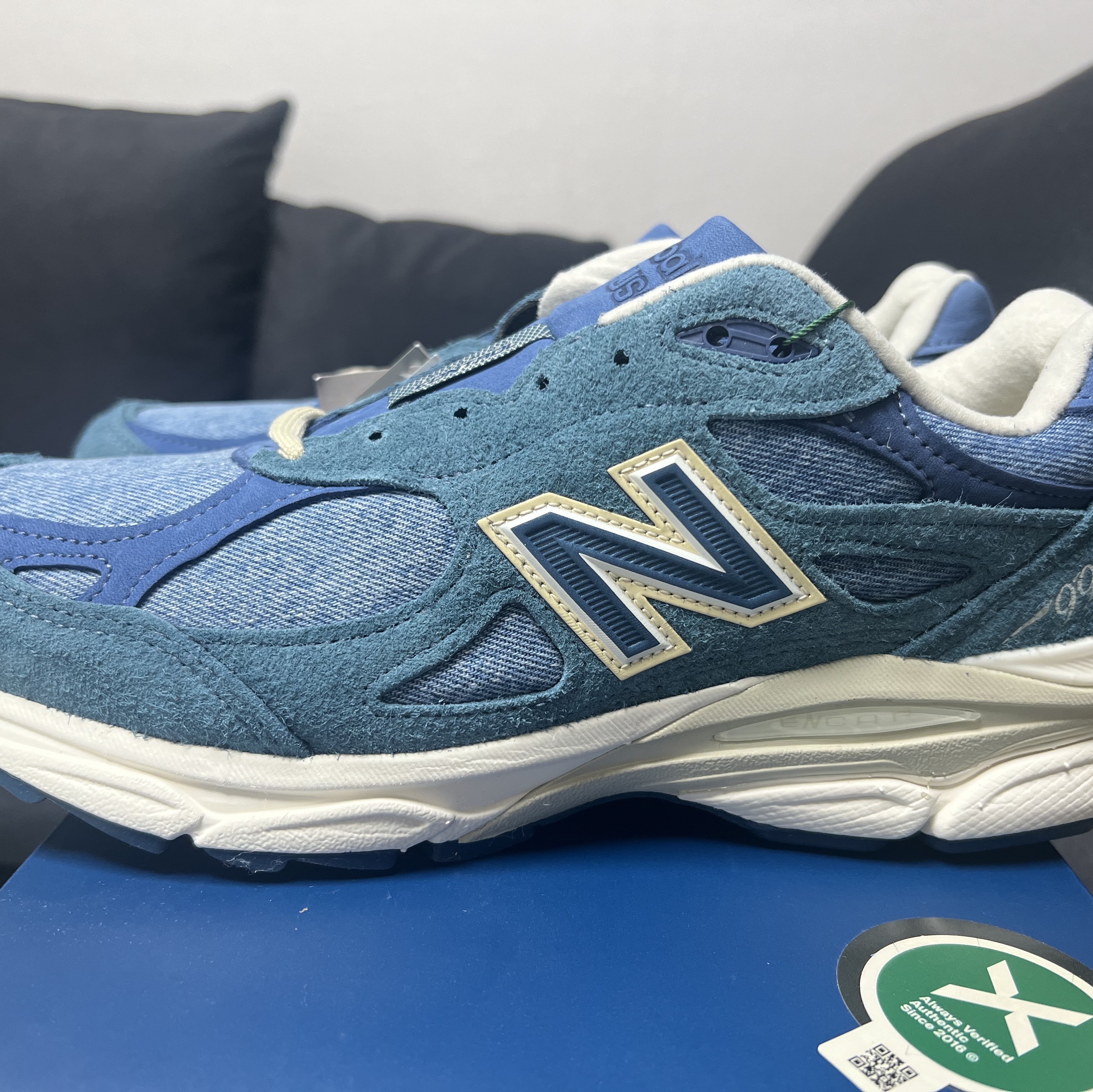 New Balance x Levi's 990v3 Blue (Levi's Tag) 착용 스타일 - 1