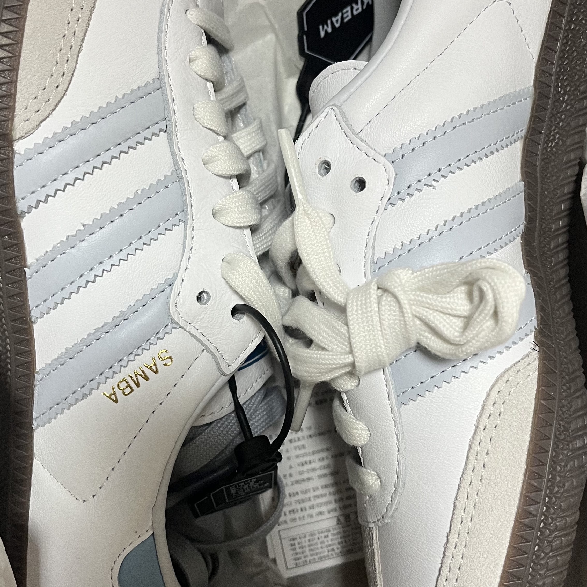 Adidas Samba OG Core White Halo Blue 착용 스타일