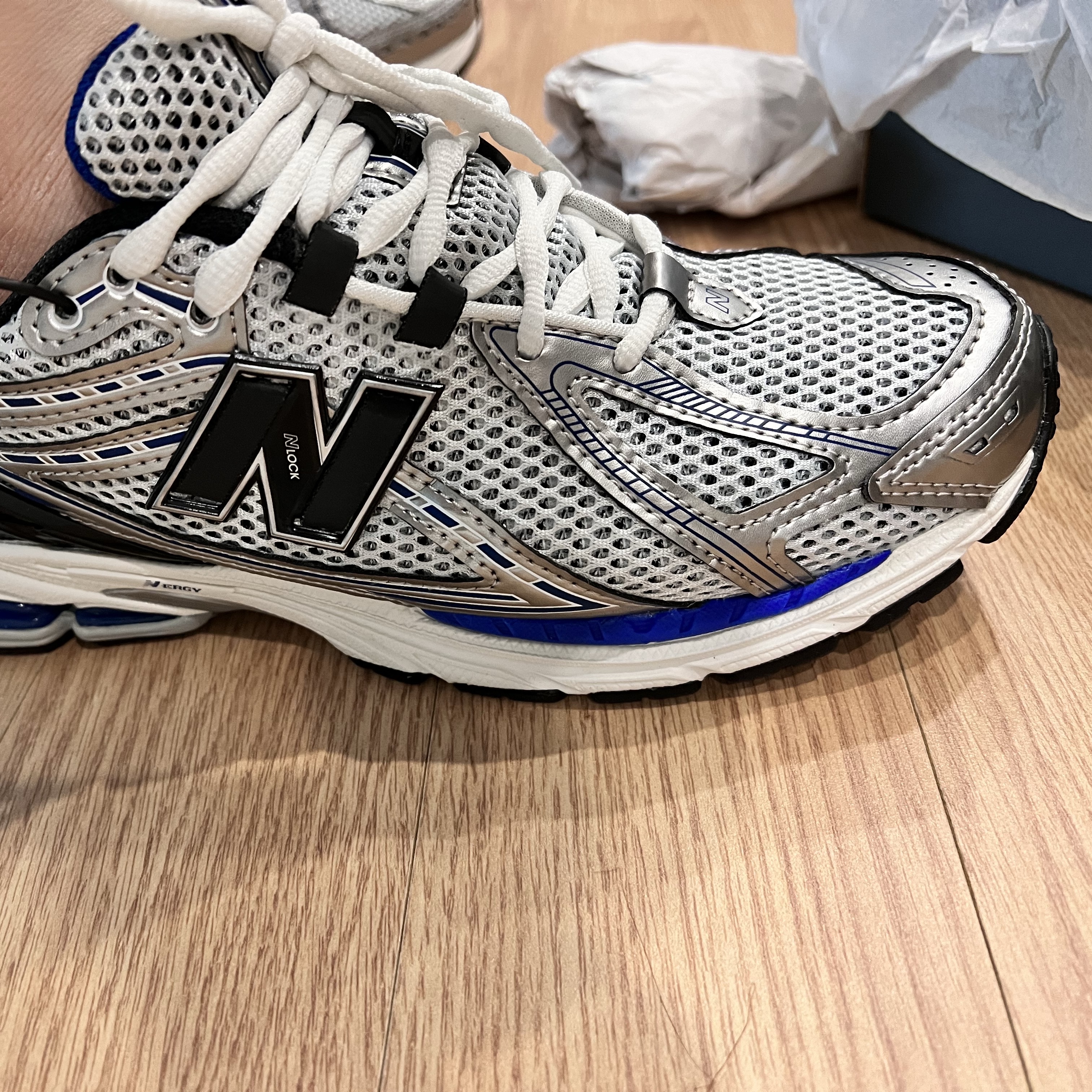 New Balance 1906R Silver Metallic 착용 스타일 - 4