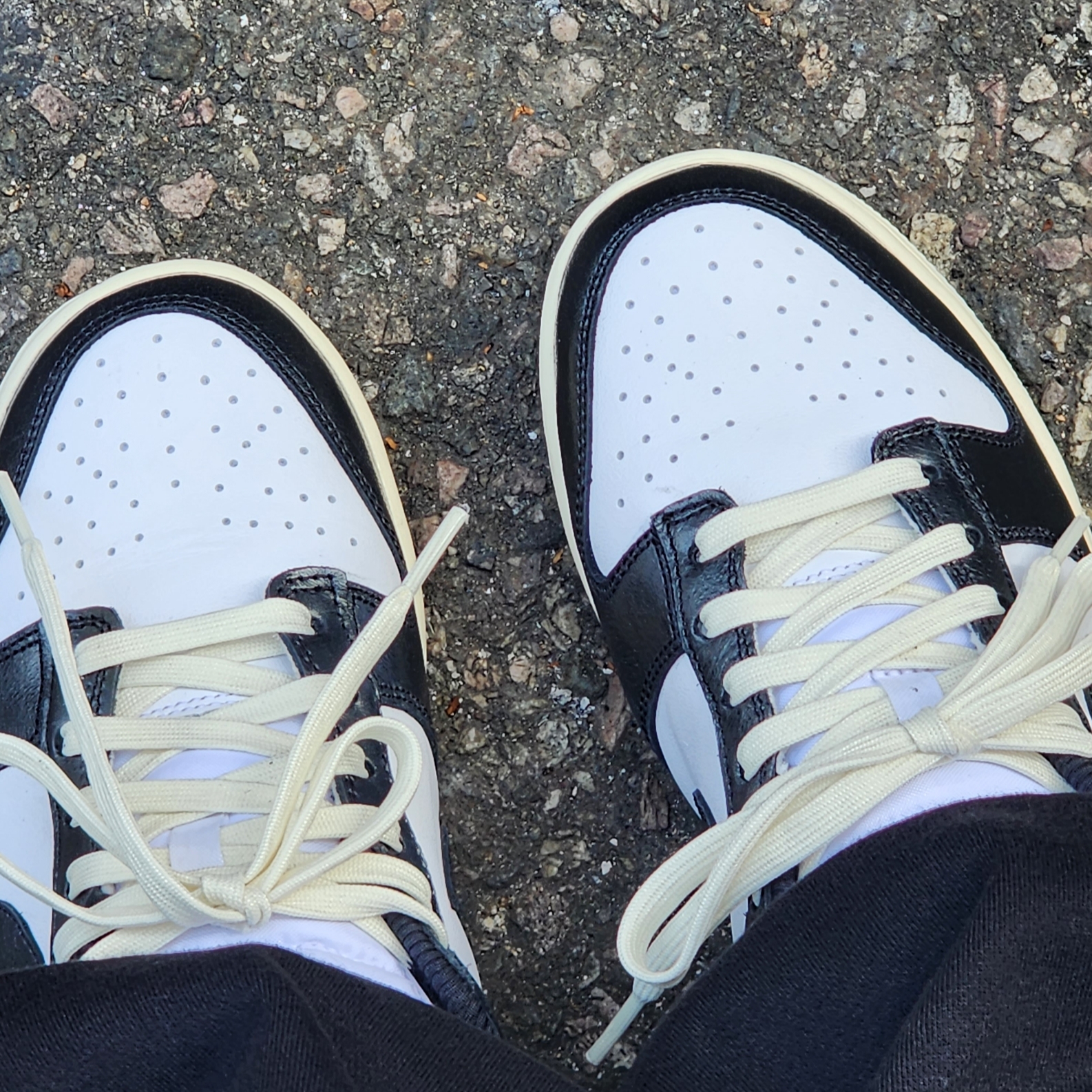 (W) Nike Dunk Low Vintage Black and White 착용 스타일