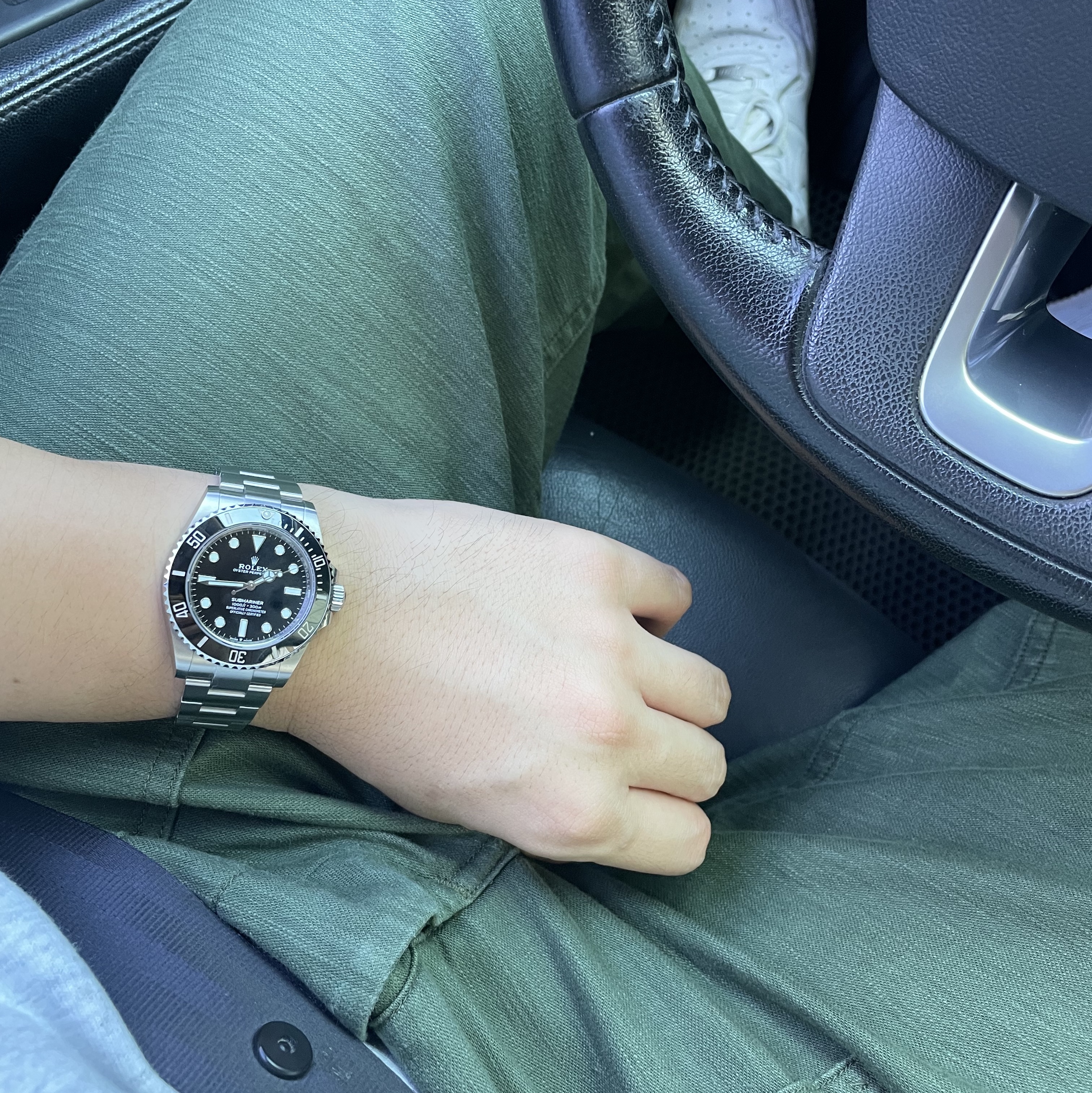 Rolex Submariner 41mm 124060 Black Oyster 착용 스타일