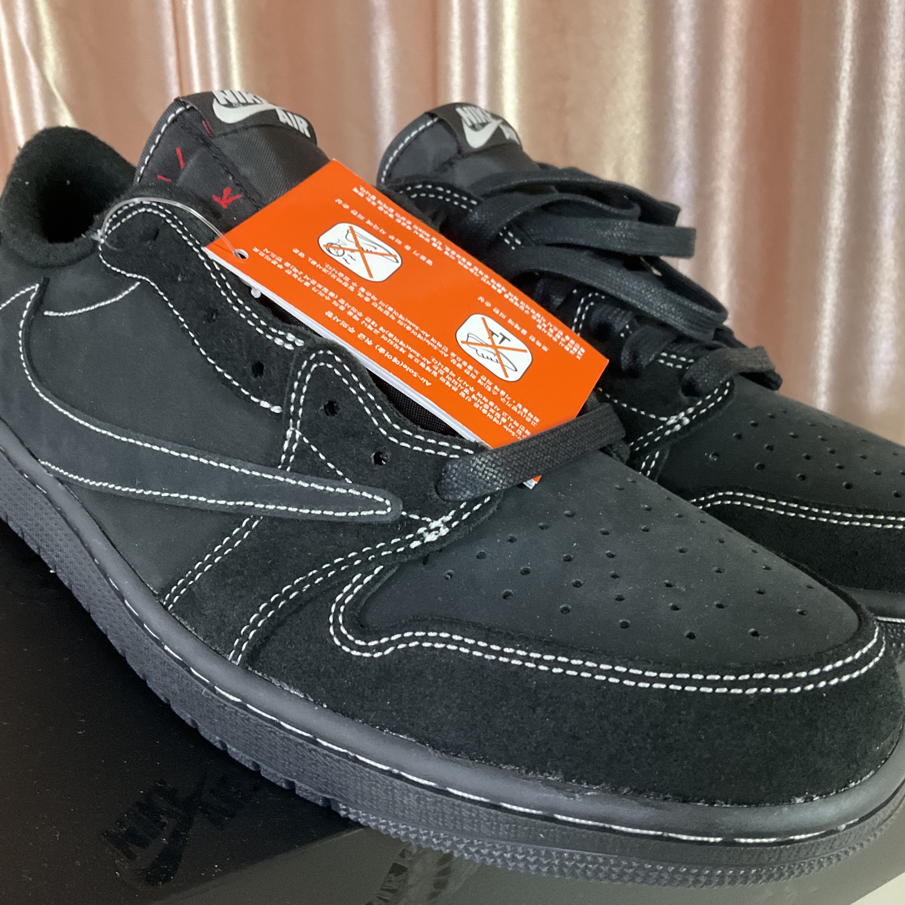 Jordan 1 x Travis Scott Retro Low OG SP Black Phantom 착용 스타일