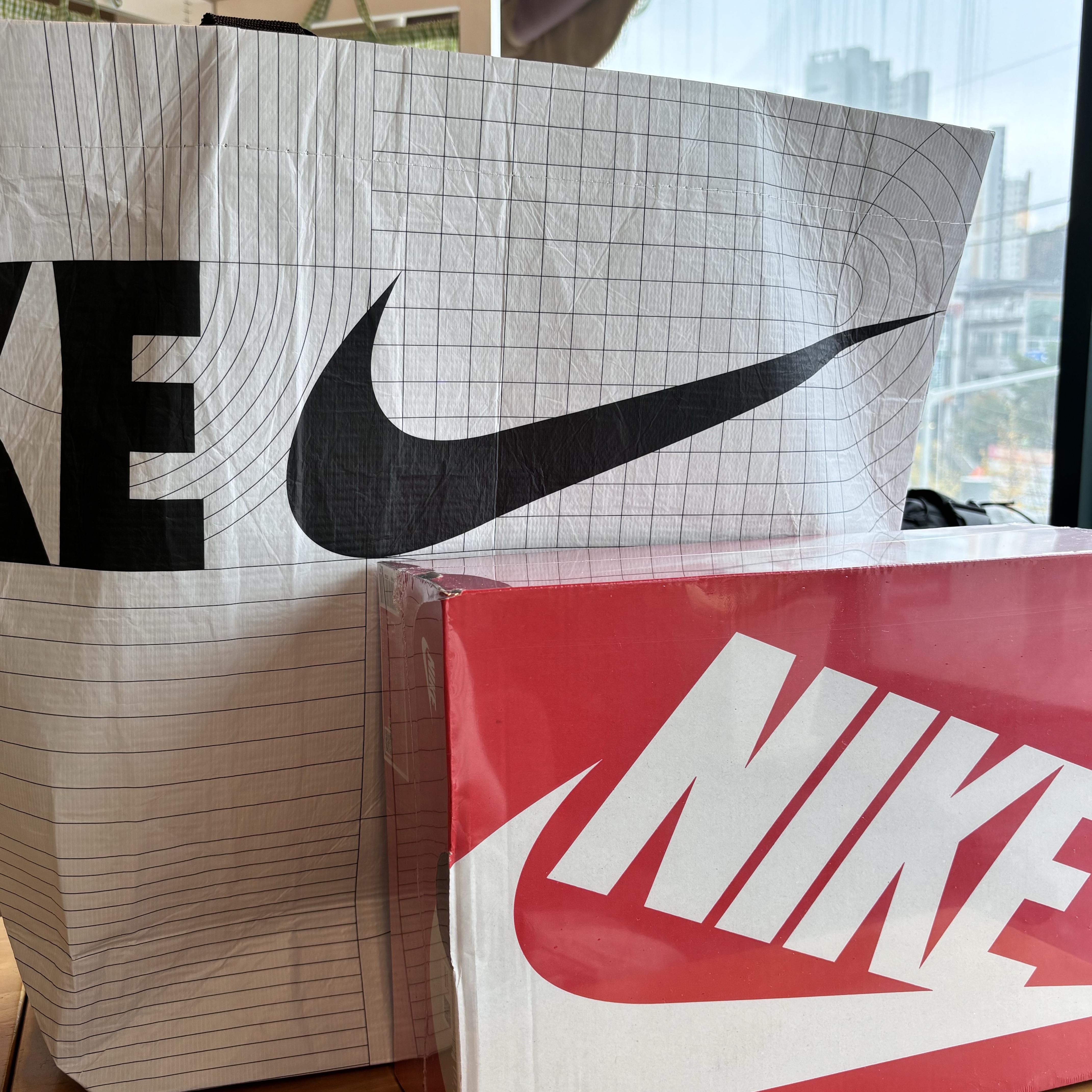 Nike V2K Run White Fir 착용 스타일 - 1