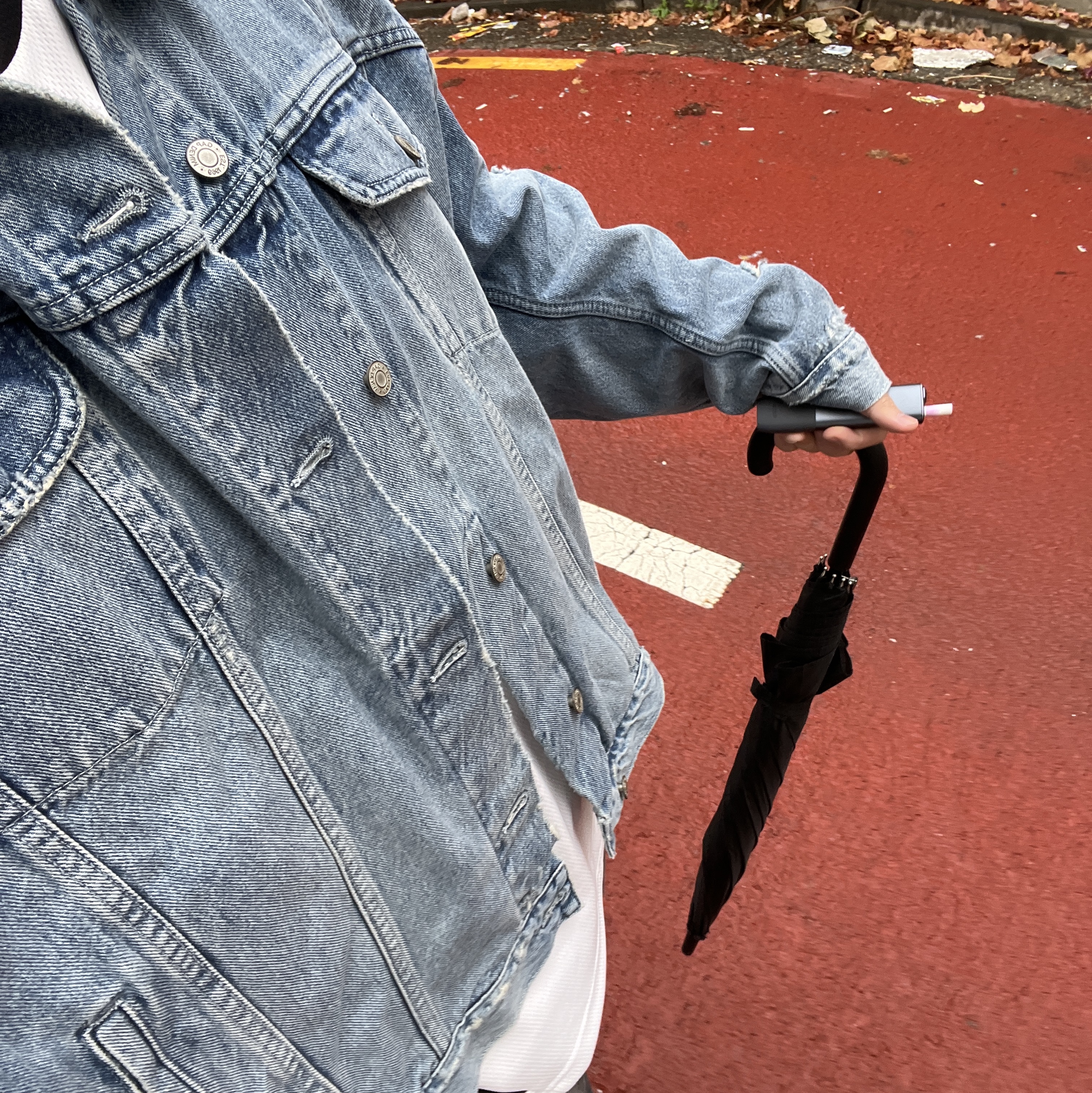 Yeezy Gap Engineered By Balenciaga Padded Denim Jacket Blue 착용 스타일 - 2