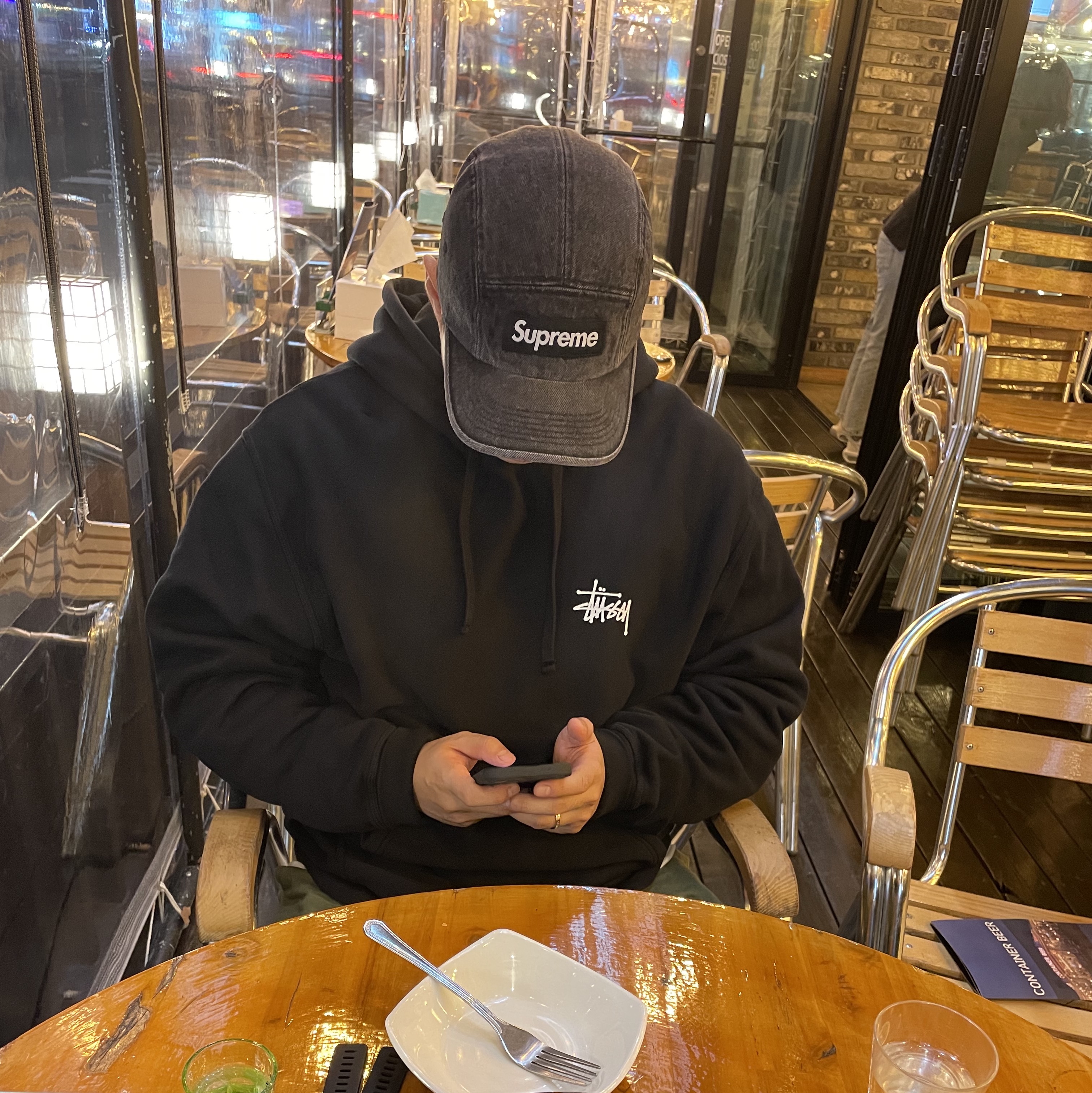 Supreme Denim Camp Cap Black - 24SS, Stussy Basic Stussy Pigment Dyed Hoodie Black 착용 스타일