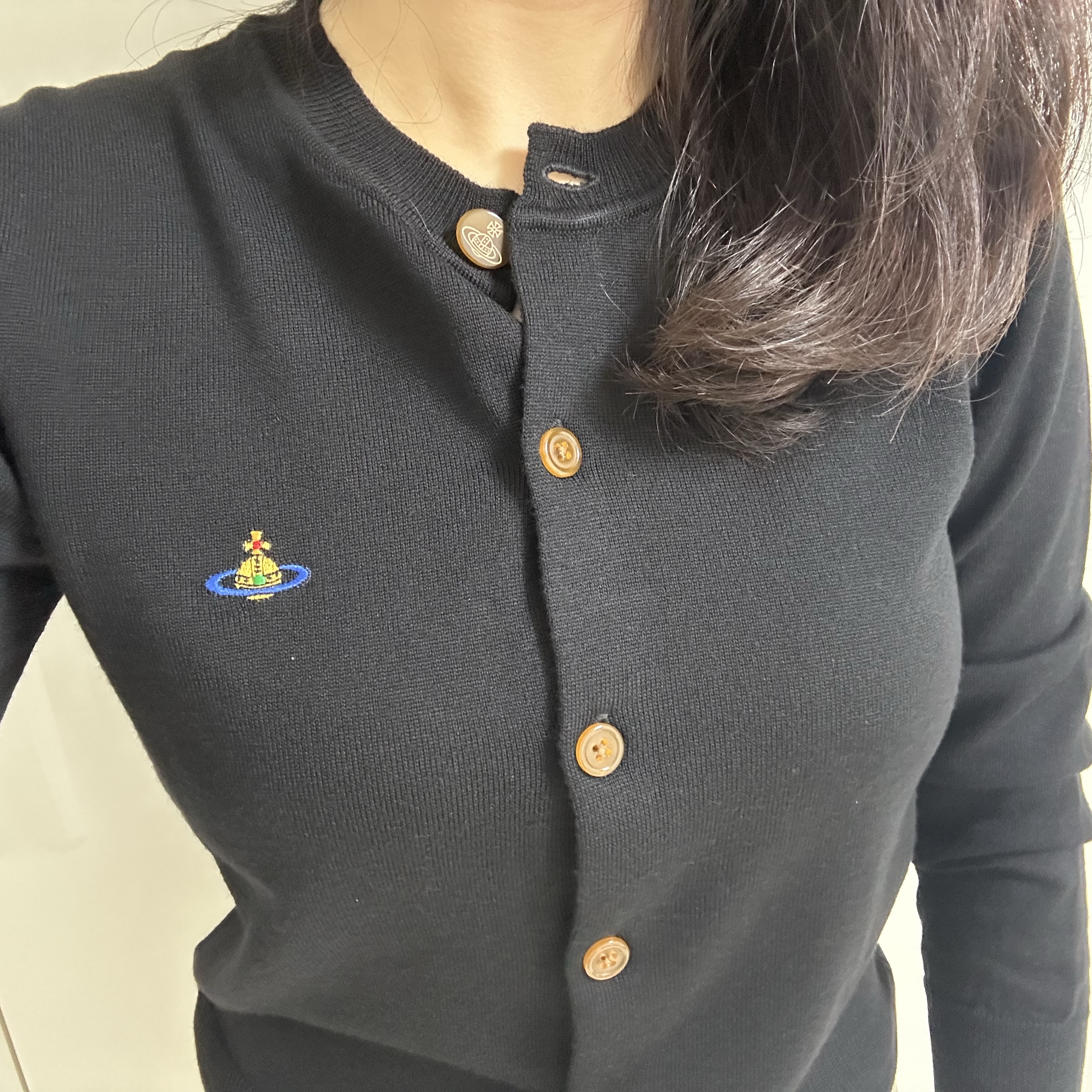 (W) Vivienne Westwood Bea Virgin Wool Cardigan Black 착용 스타일