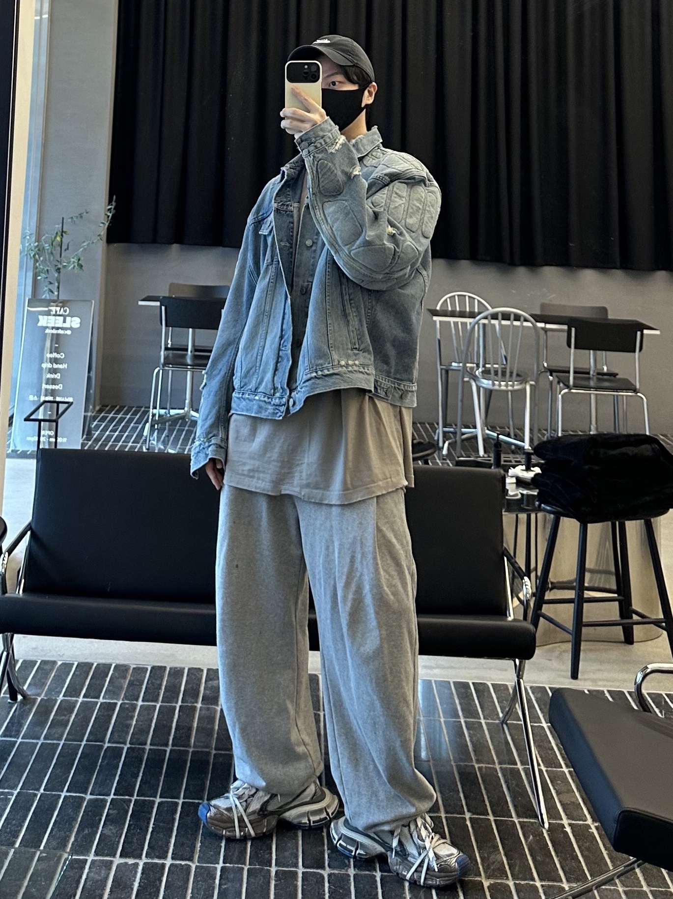 Yeezy Gap Engineered By Balenciaga Padded Denim Jacket Blue, Balenciaga Distressed BB Pixel Boxy Fit T-Shirt Taupe 착용 스타일 - 2