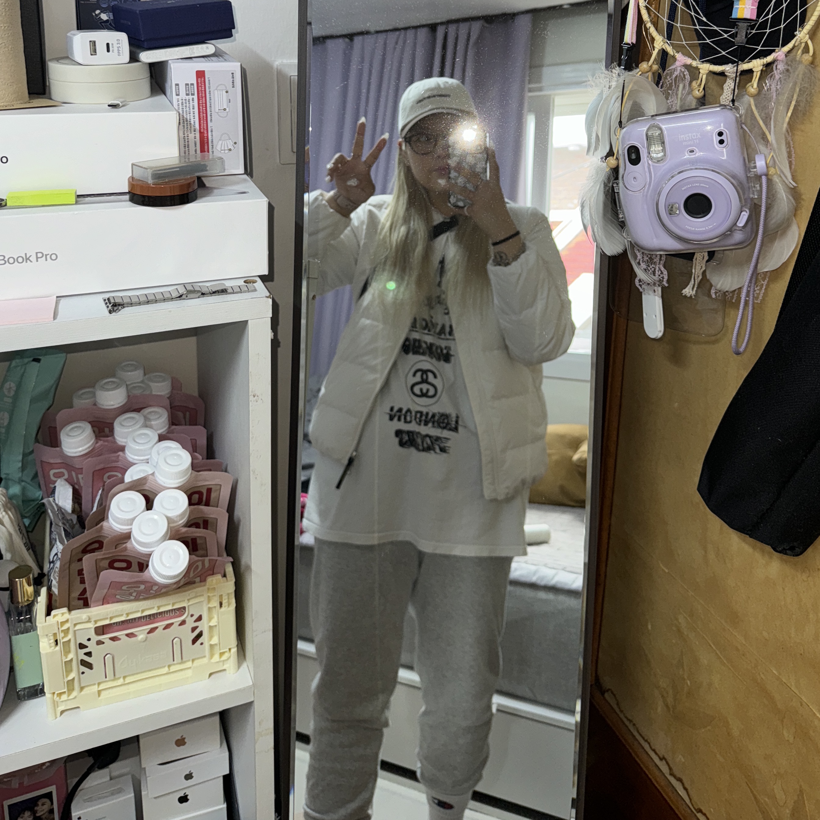Apple iPhone 15 Pro 128GB Natural Titanium (Korean Ver.), Stussy Tour T-Shirt White 착용 스타일 - 4