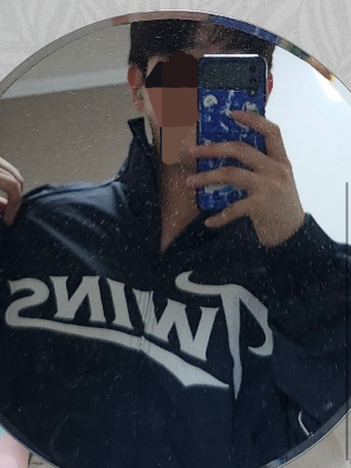 BDNS x LG TWINS Dugout Jacket Navy, Casetify x Ader Error Galaxy Tube Case Blue 착용 스타일