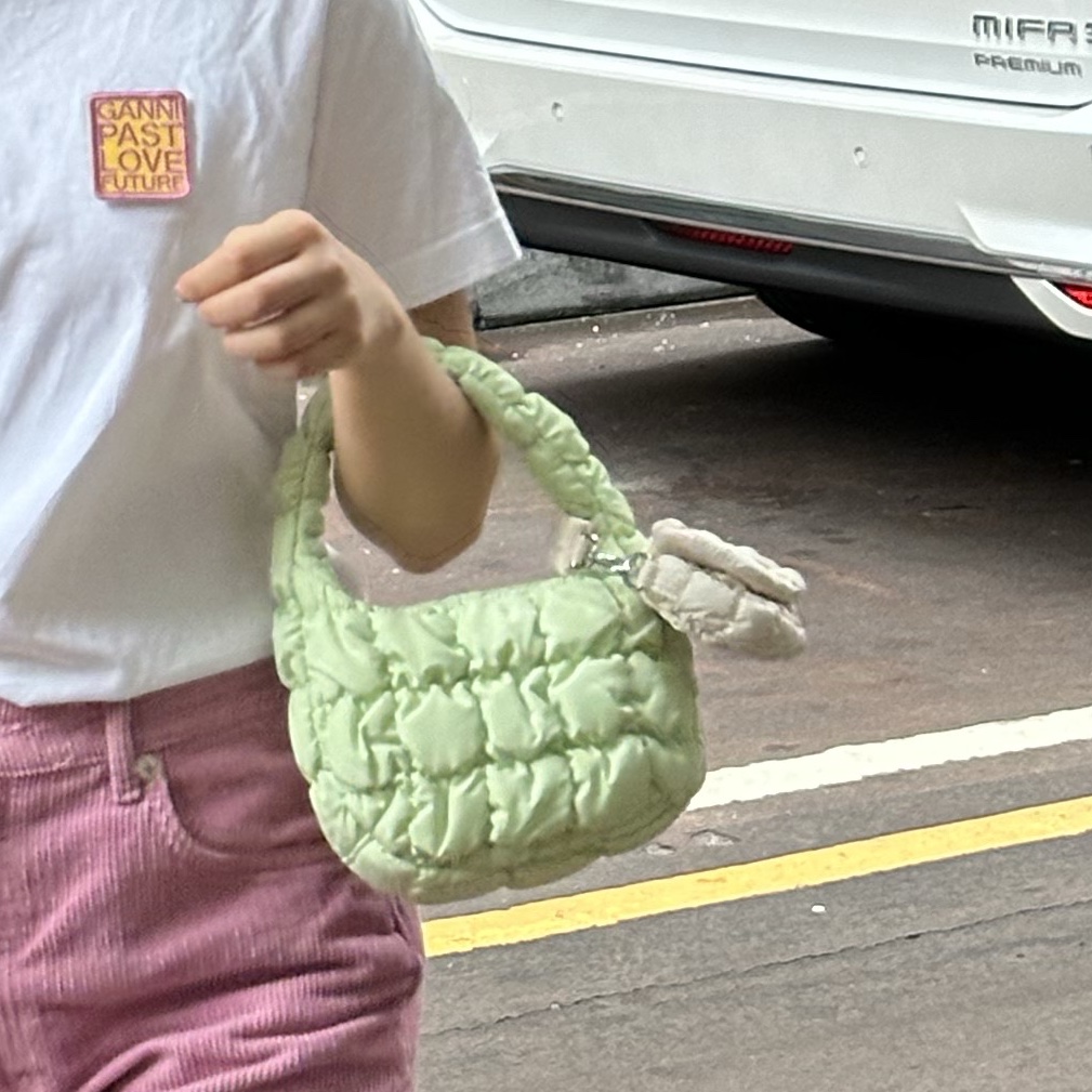 COS Quilted Nano Bag Beige 착용 스타일