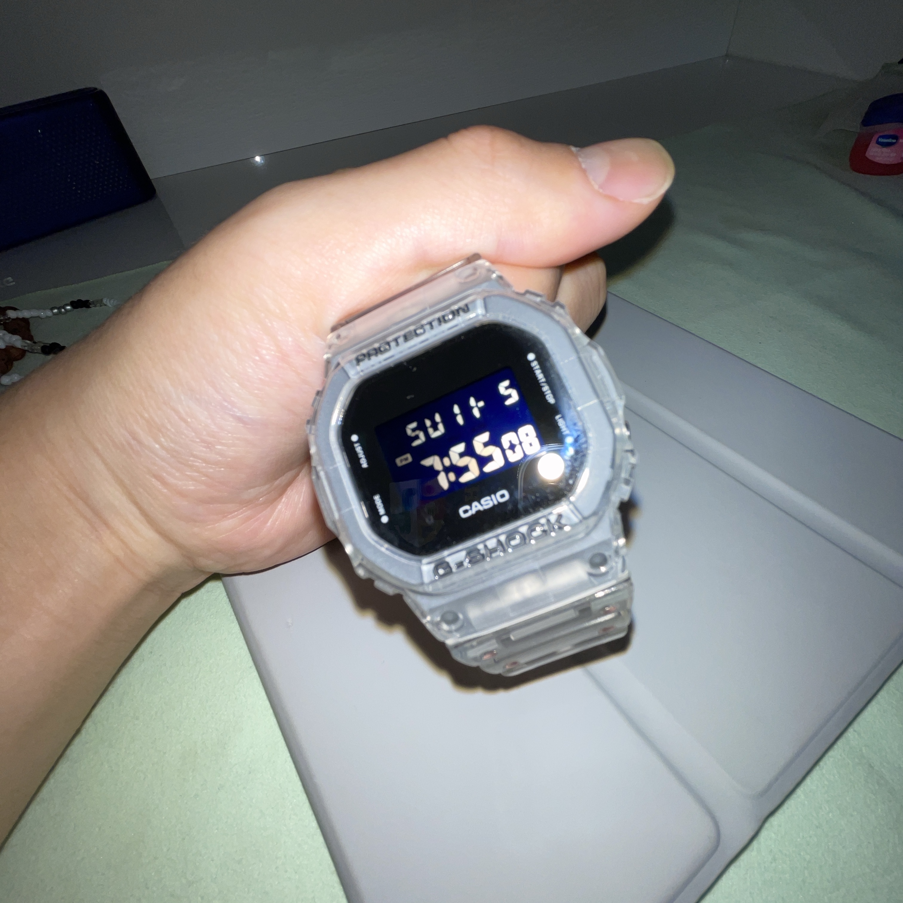 Casio G-Shock DW-5600SKE-7 착용 스타일
