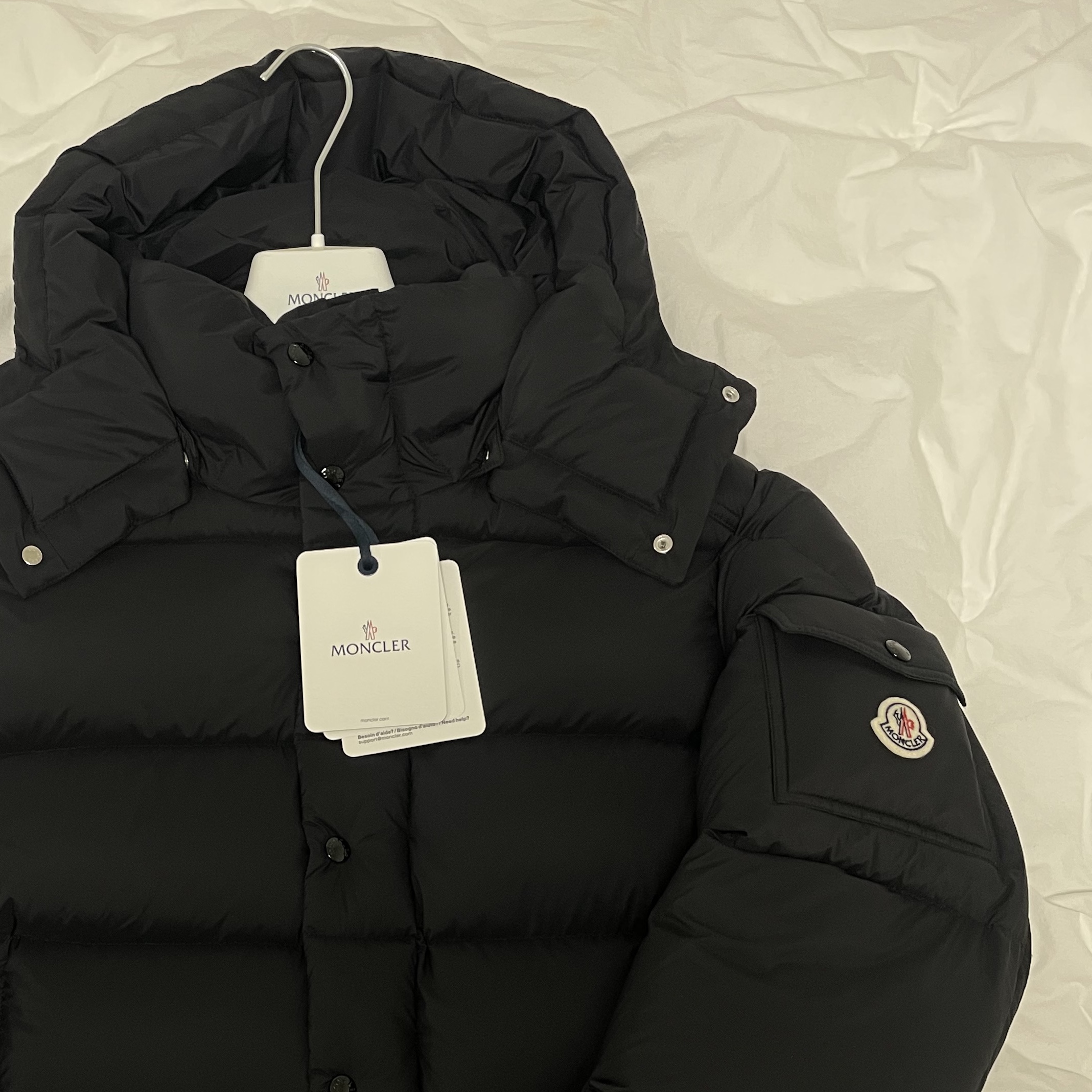 Moncler Vezere Short Down Jacket Black - 23FW 착용 스타일