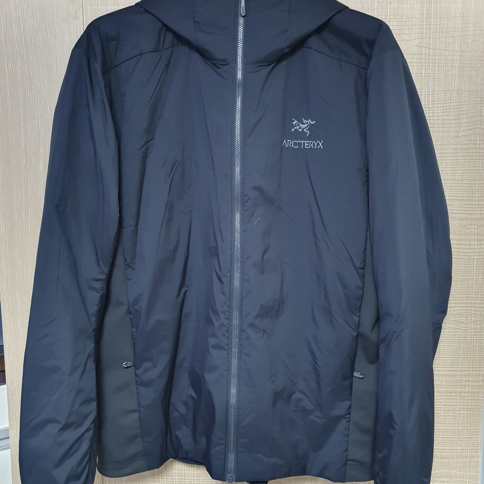 Arc'teryx Atom LT Hoody Black 착용 스타일 - 2