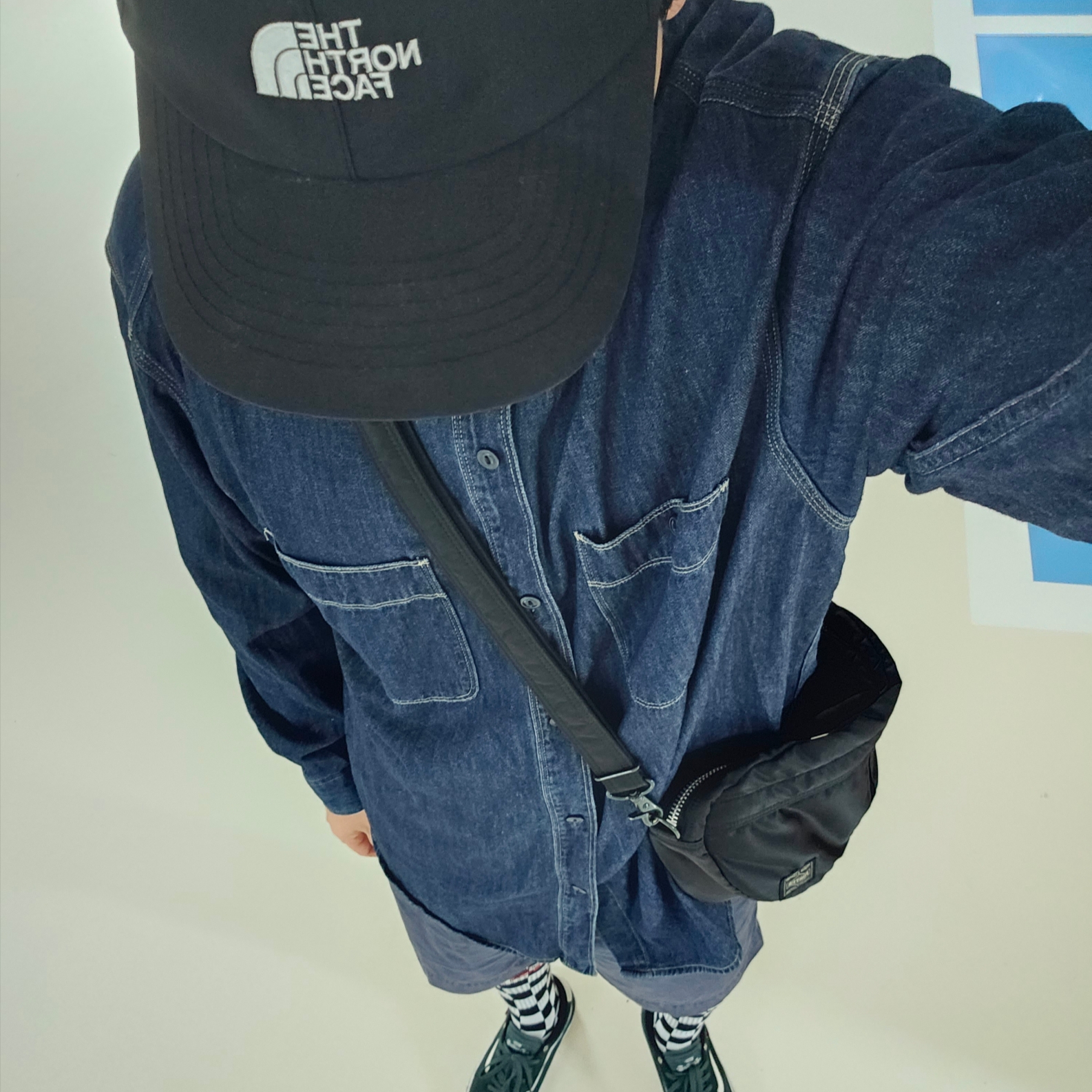 Porter Tanker Shoulder Bag Iron Blue 착용 스타일 - 2