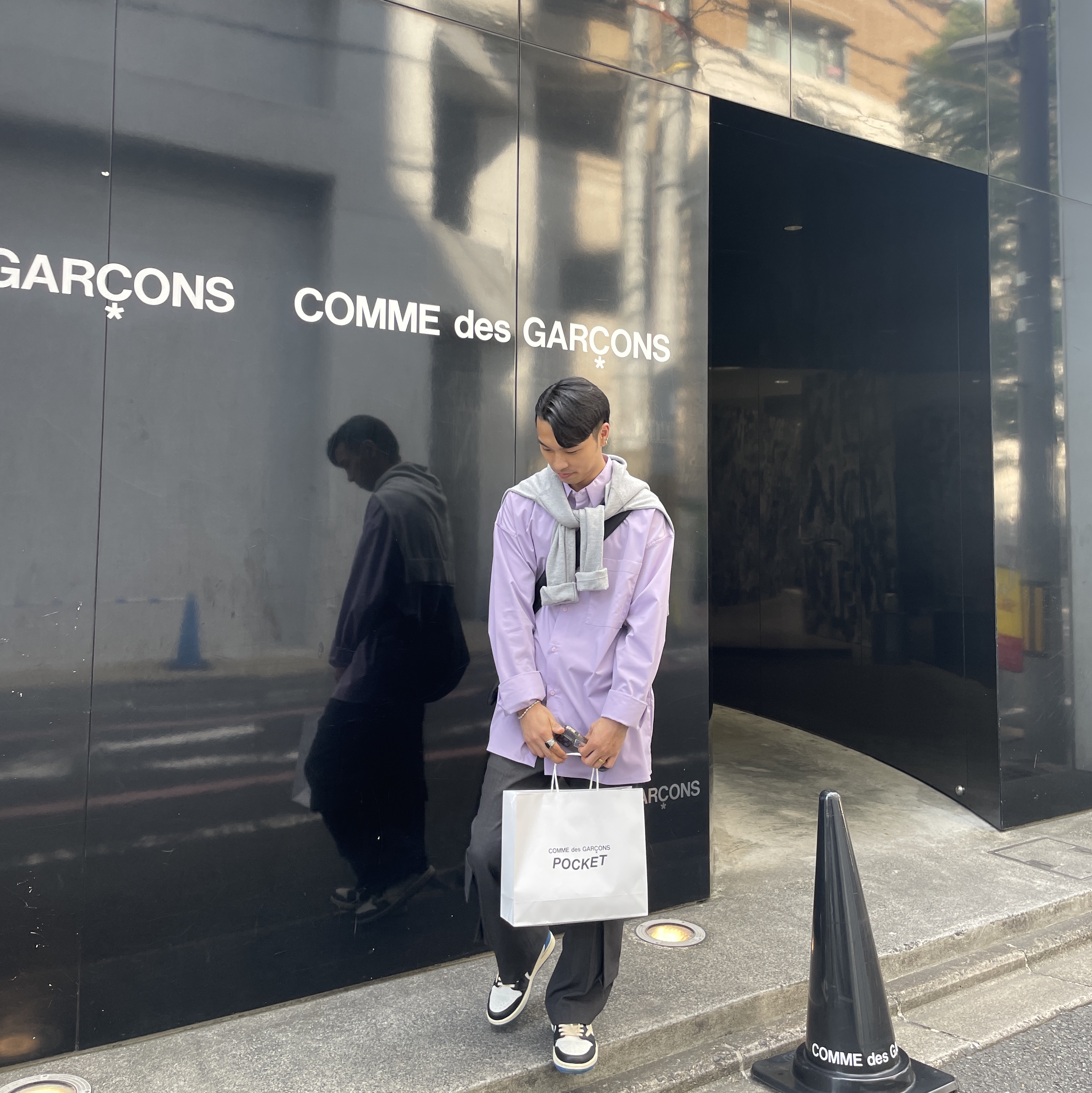Jordan 1 x Travis Scott x Fragment Retro Low OG SP Military Blue, Play Comme des Garcons Little Red Heart LS T-Shirt Black 착용 스타일
