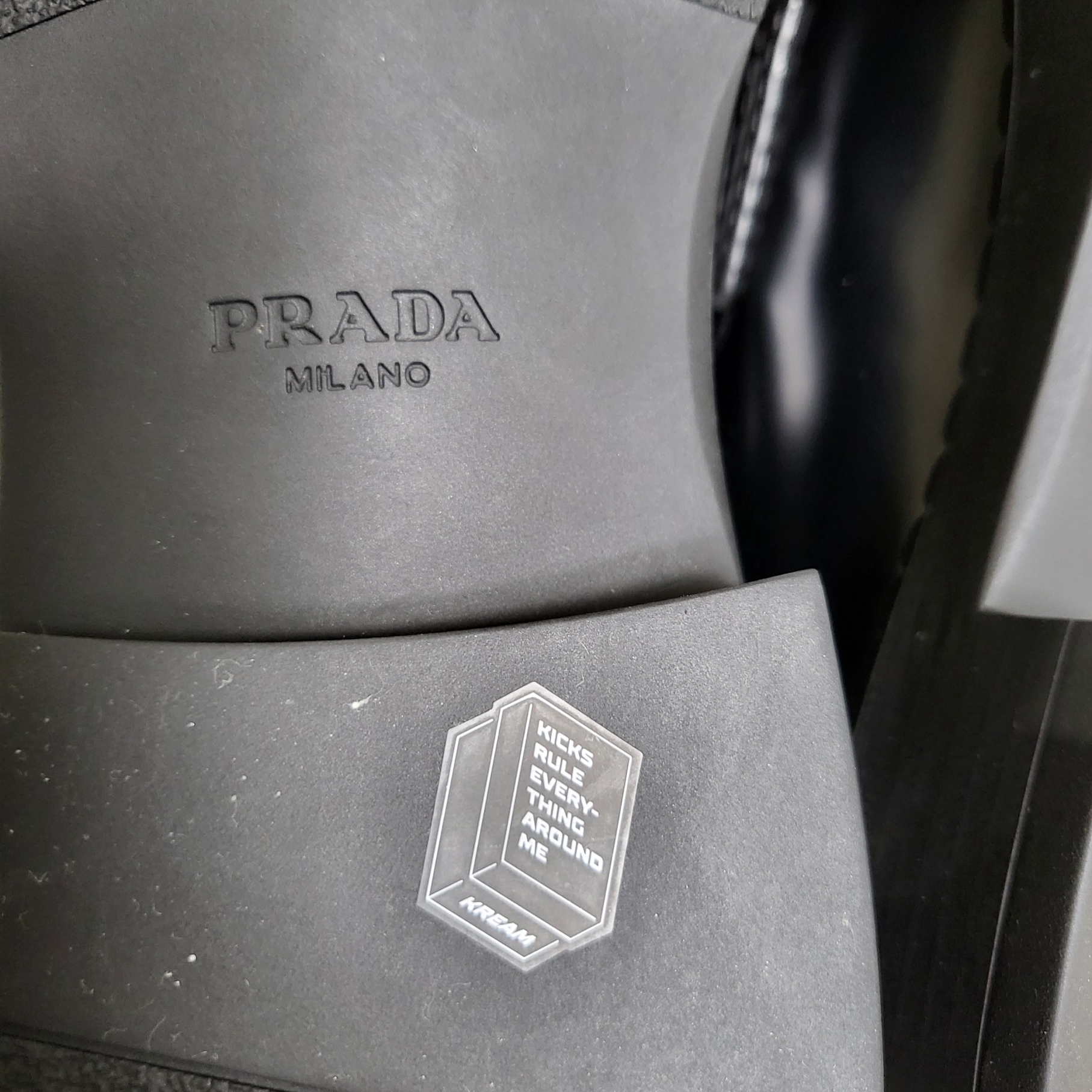 Prada Chocolate Brushed Leather Loafers Black 착용 스타일 - 2