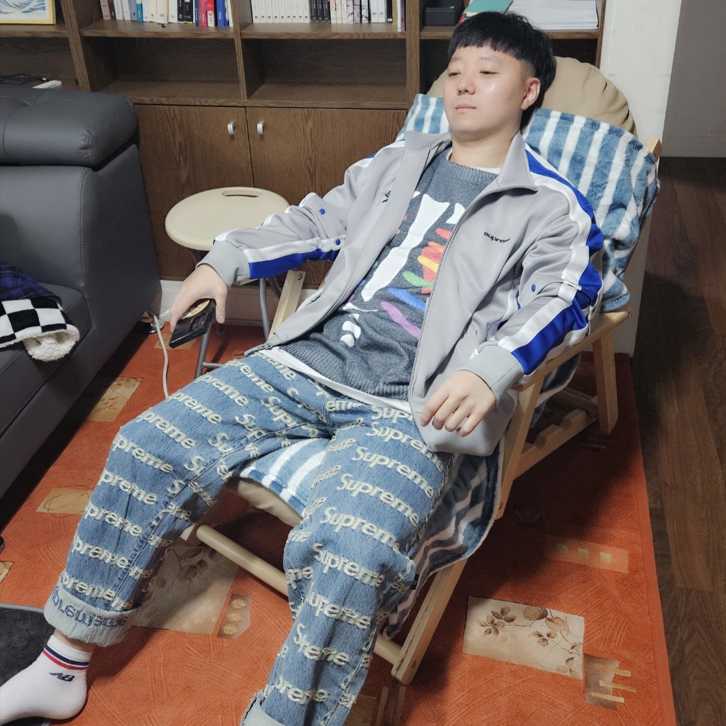 Supreme x Umbro Snap Sleeve Jacket Light Grey - 23SS 착용 스타일
