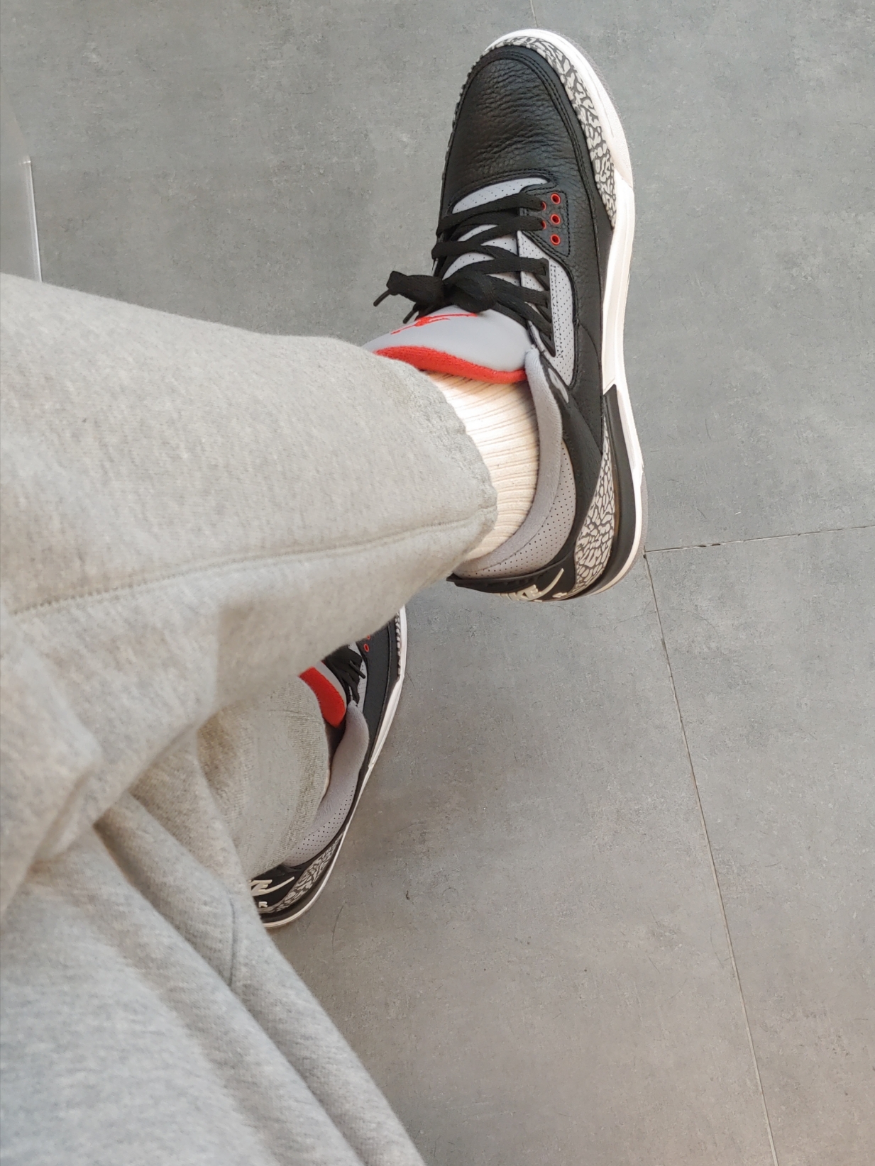 Jordan 3 Retro OG Black Cement 2018, Nike M NRG Sweatpants Dark Grey Heather 착용 스타일 - 1