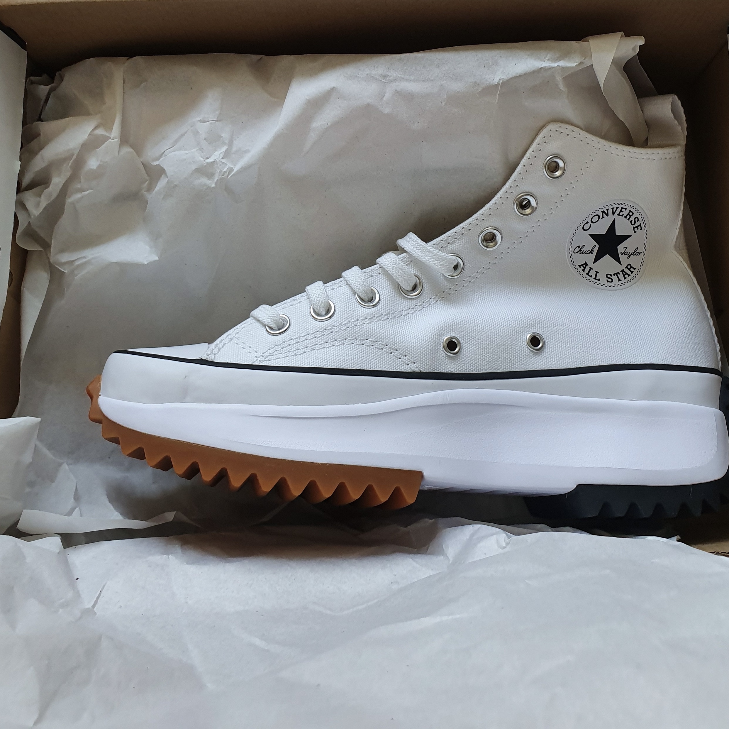 Converse Run Star Hike Hi White Black Gum 착용 스타일