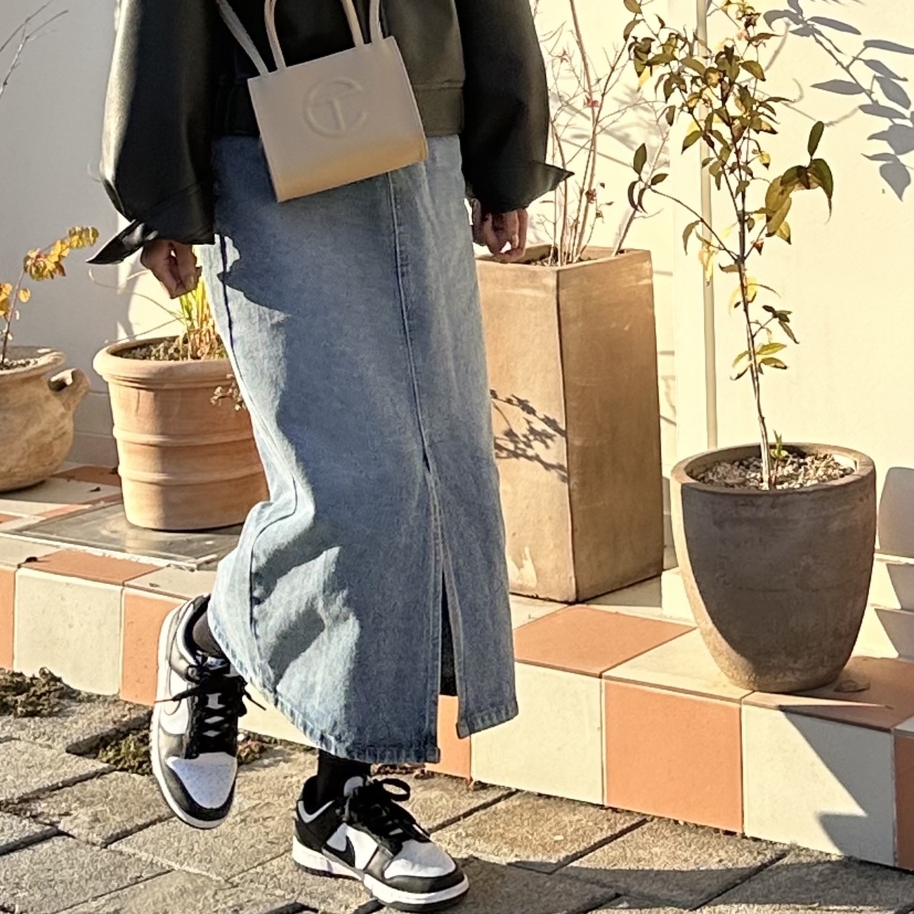 (W) Nike Dunk Low Black, Telfar Small Shopping Bag Cream 착용 스타일