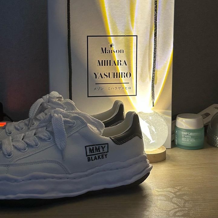 Maison Mihara Yasuhiro Blakey OG Sole Canvas Low-top Sneakers White 착용 스타일
