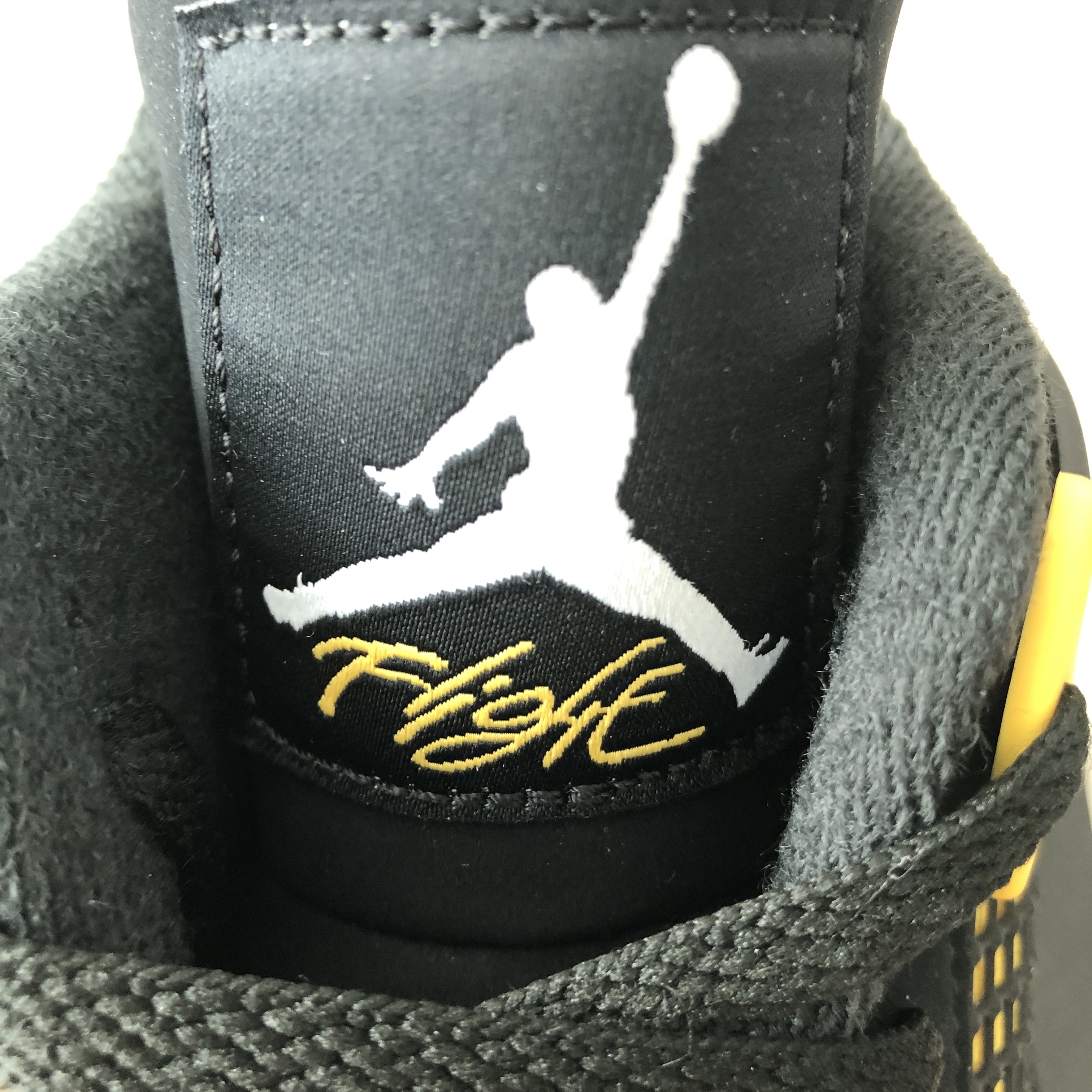 Jordan 4 Retro Thunder 2023 착용 스타일 - 5
