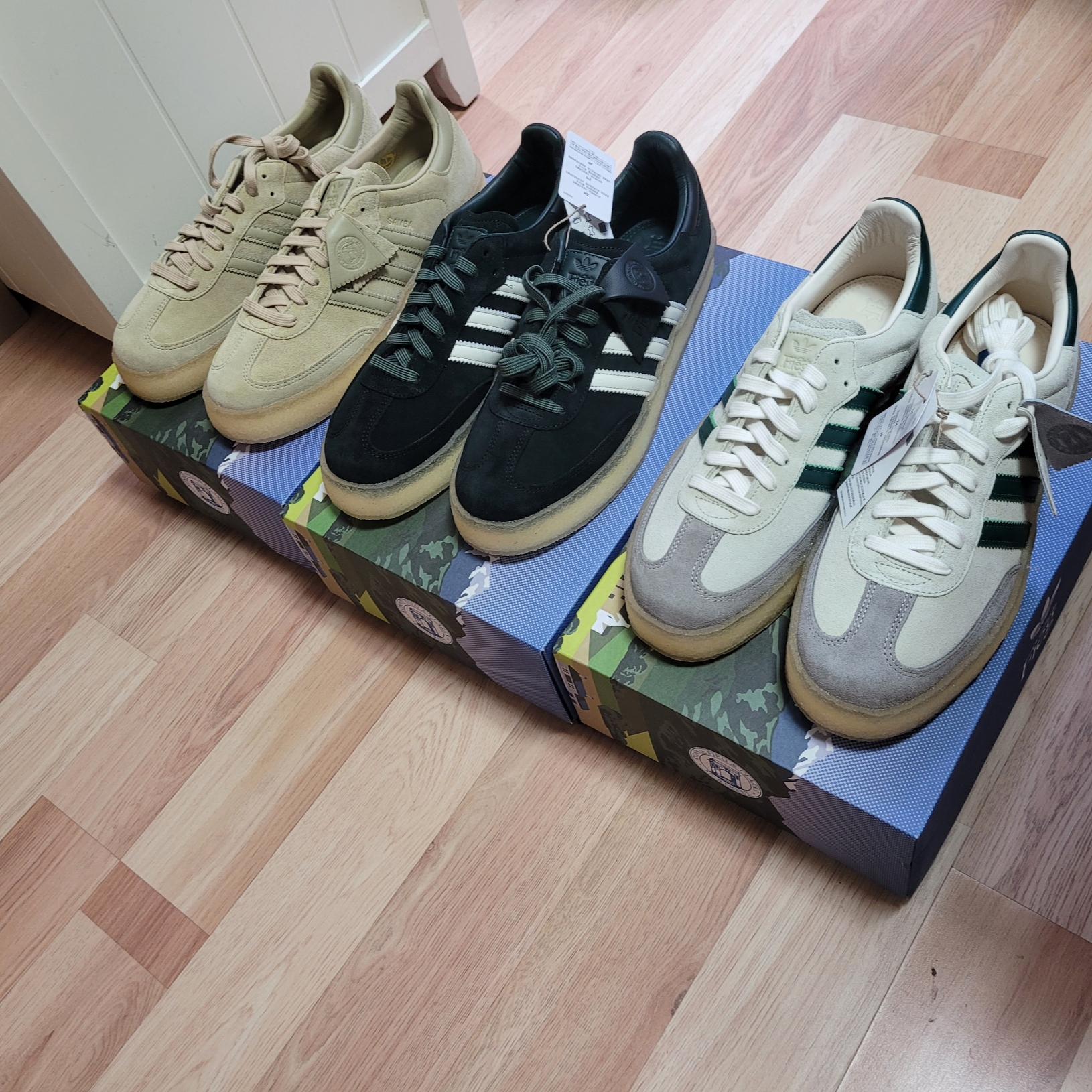 Adidas x Clarks x Ronnie Fieg 8th Street Samba Chalk White Green, Adidas x Clarks x Ronnie Fieg 8th Street Samba Shadow Green 착용 스타일 - 2
