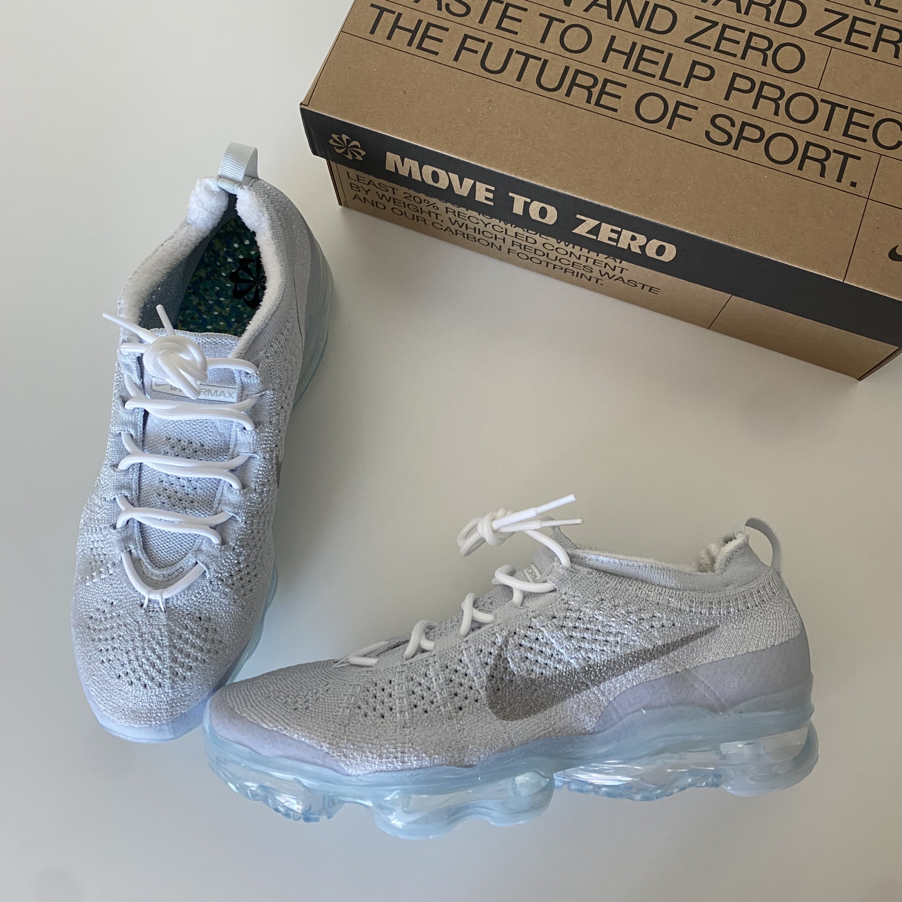 Nike Air VaporMax 2023 Flyknit Pure Platinum 착용 스타일