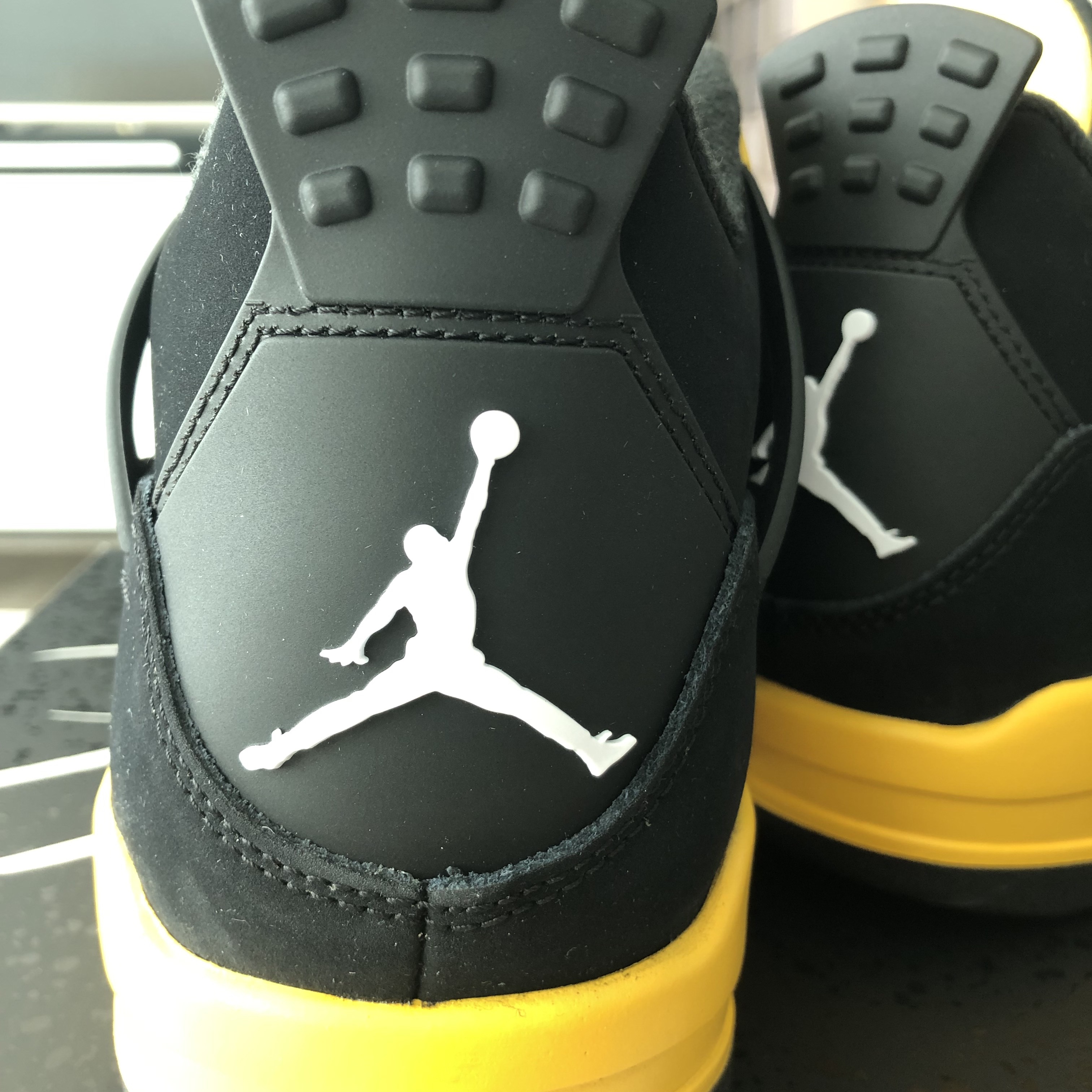 Jordan 4 Retro Thunder 2023 착용 스타일 - 6