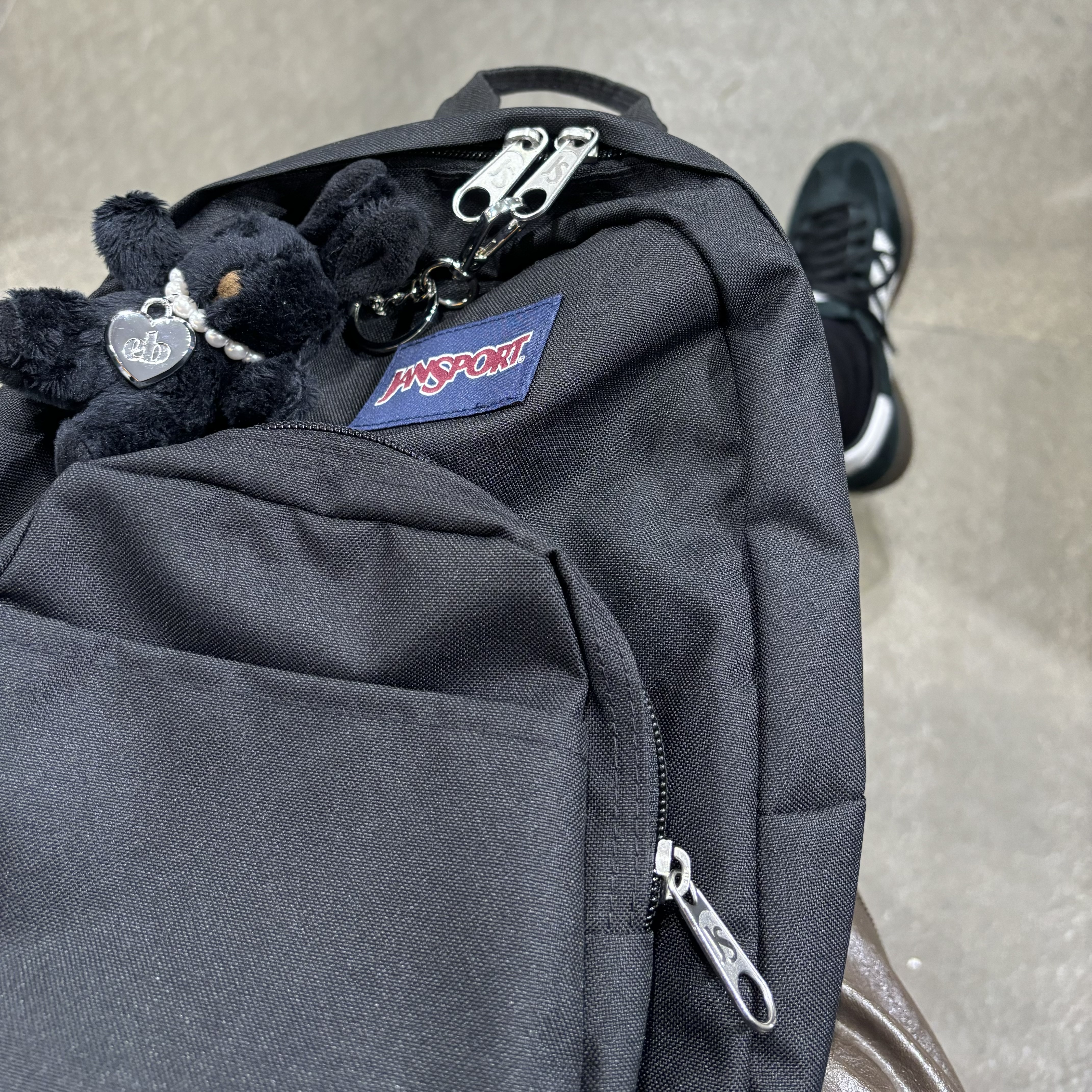 Jansport Half Pint Mini Backpack Black 착용 스타일
