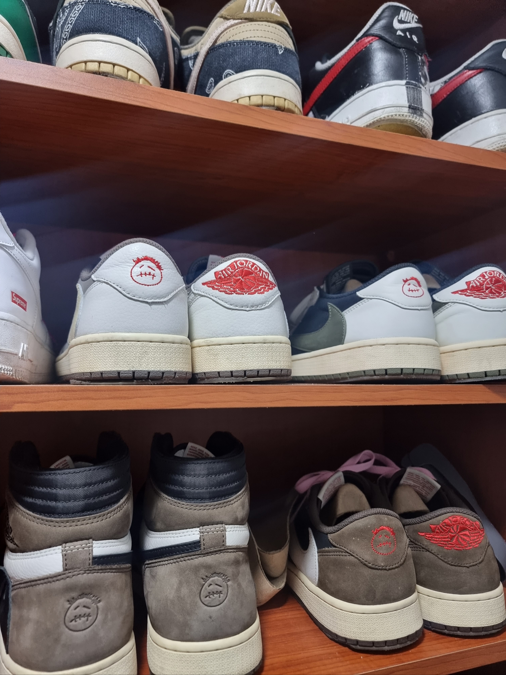 Jordan 1 x Travis Scott Retro High OG SP Mocha, Jordan 1 x Travis Scott Retro Low OG SP Sail and Ridgerock 착용 스타일