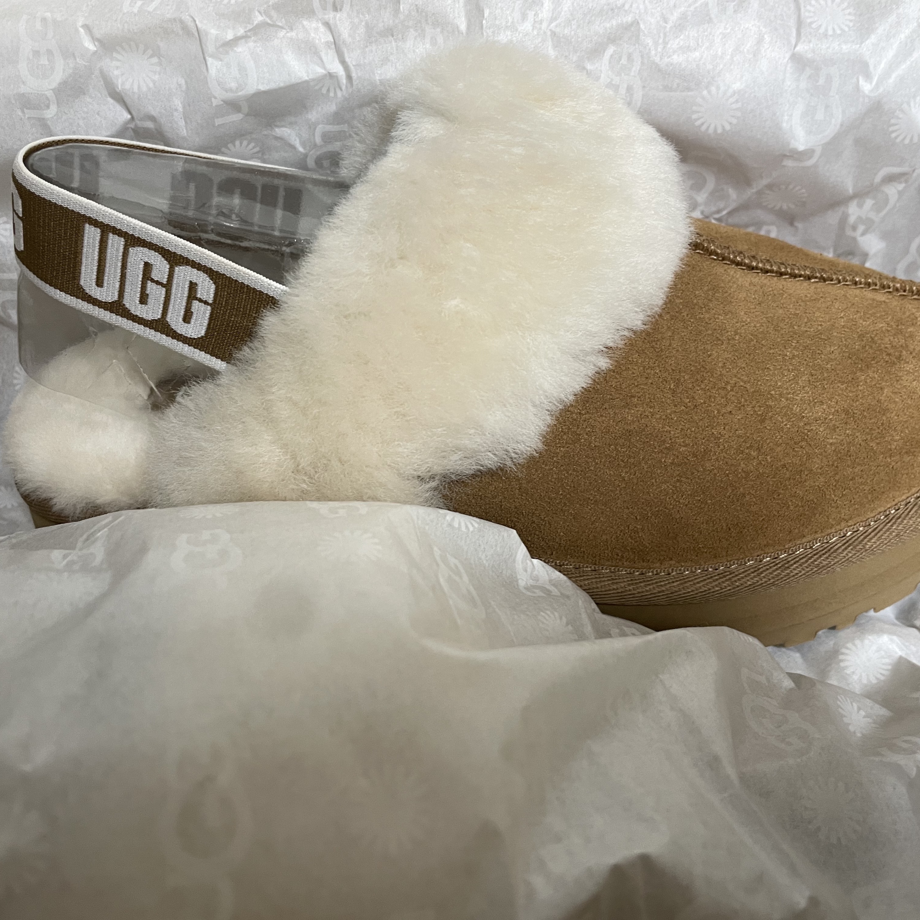 (Kids) UGG Funkette Slides Chestnut 착용 스타일