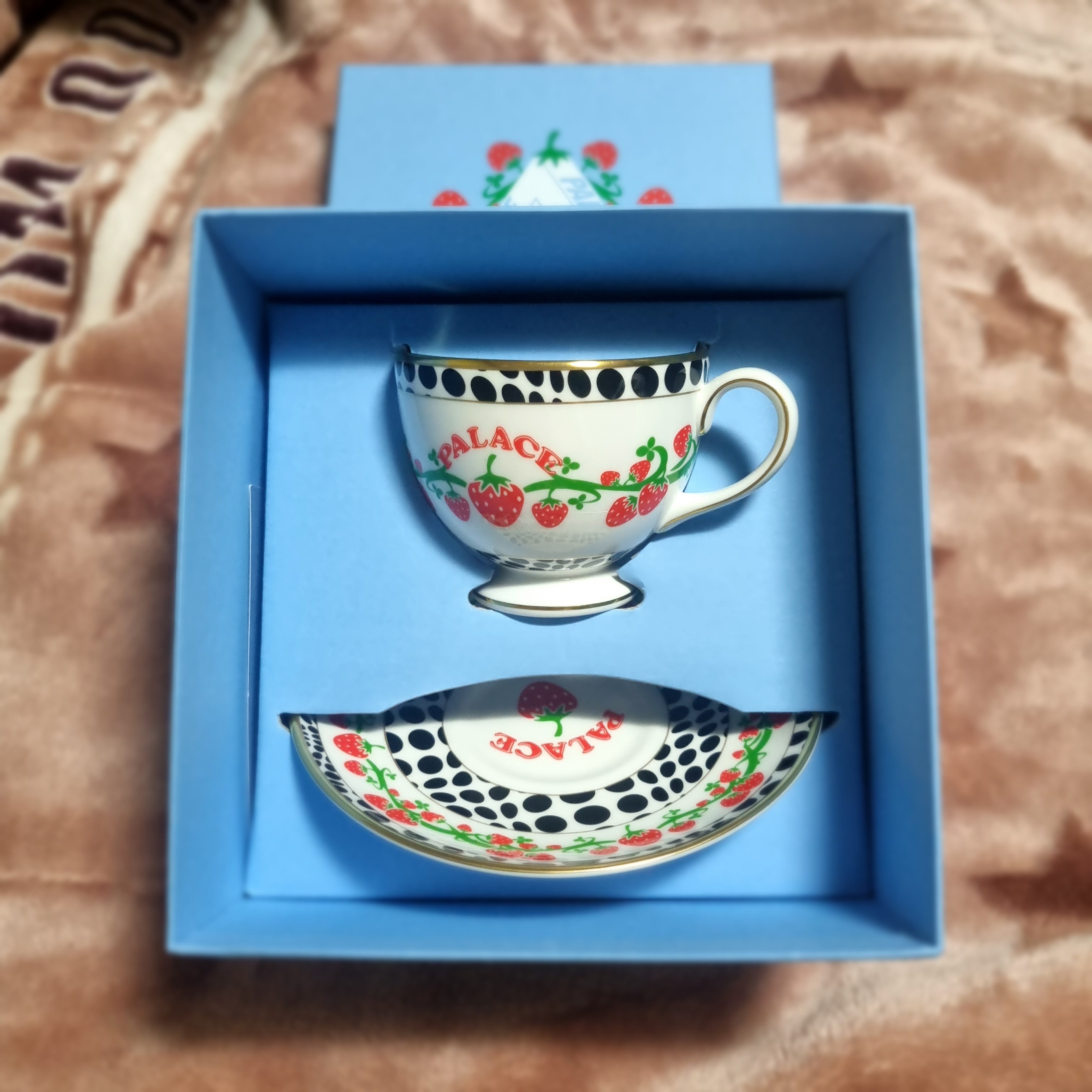 Palace Wedgwood Teacup And Saucer White - 23FW 착용 스타일 - 2