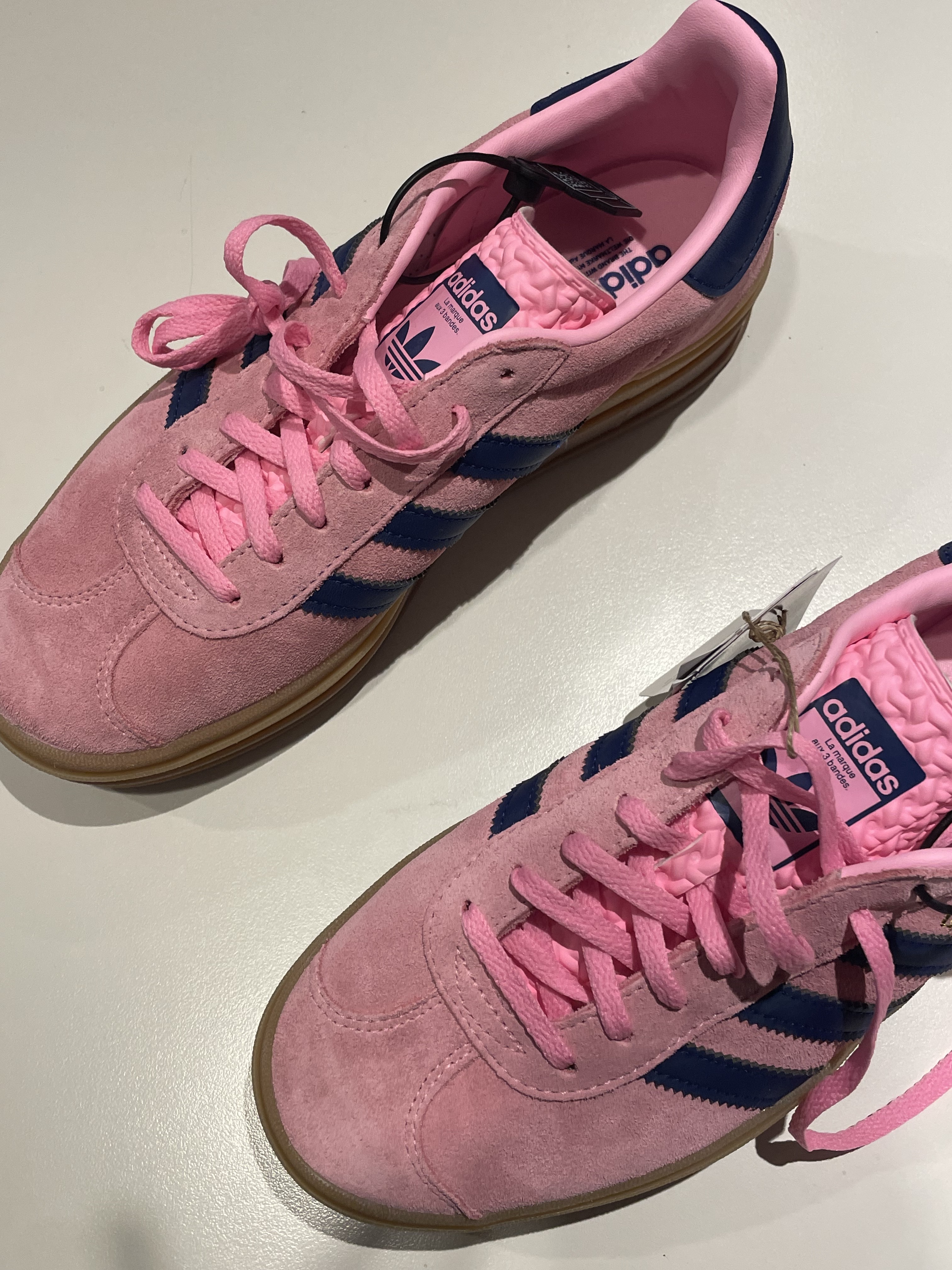 (W) Adidas Gazelle Bold Pink Glow Victory Blue 착용 스타일 - 1