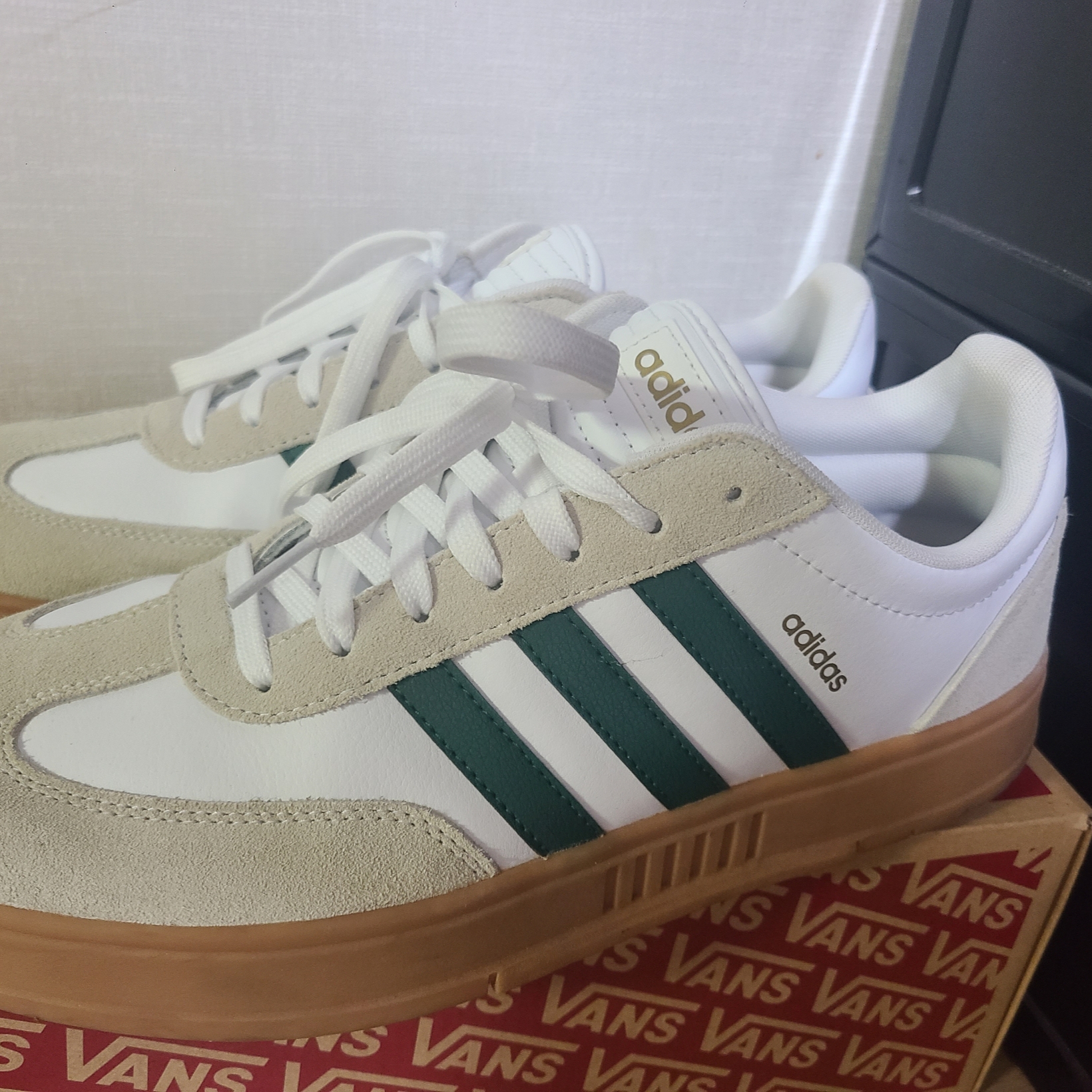 Adidas Gradas Collegiate Green 착용 스타일
