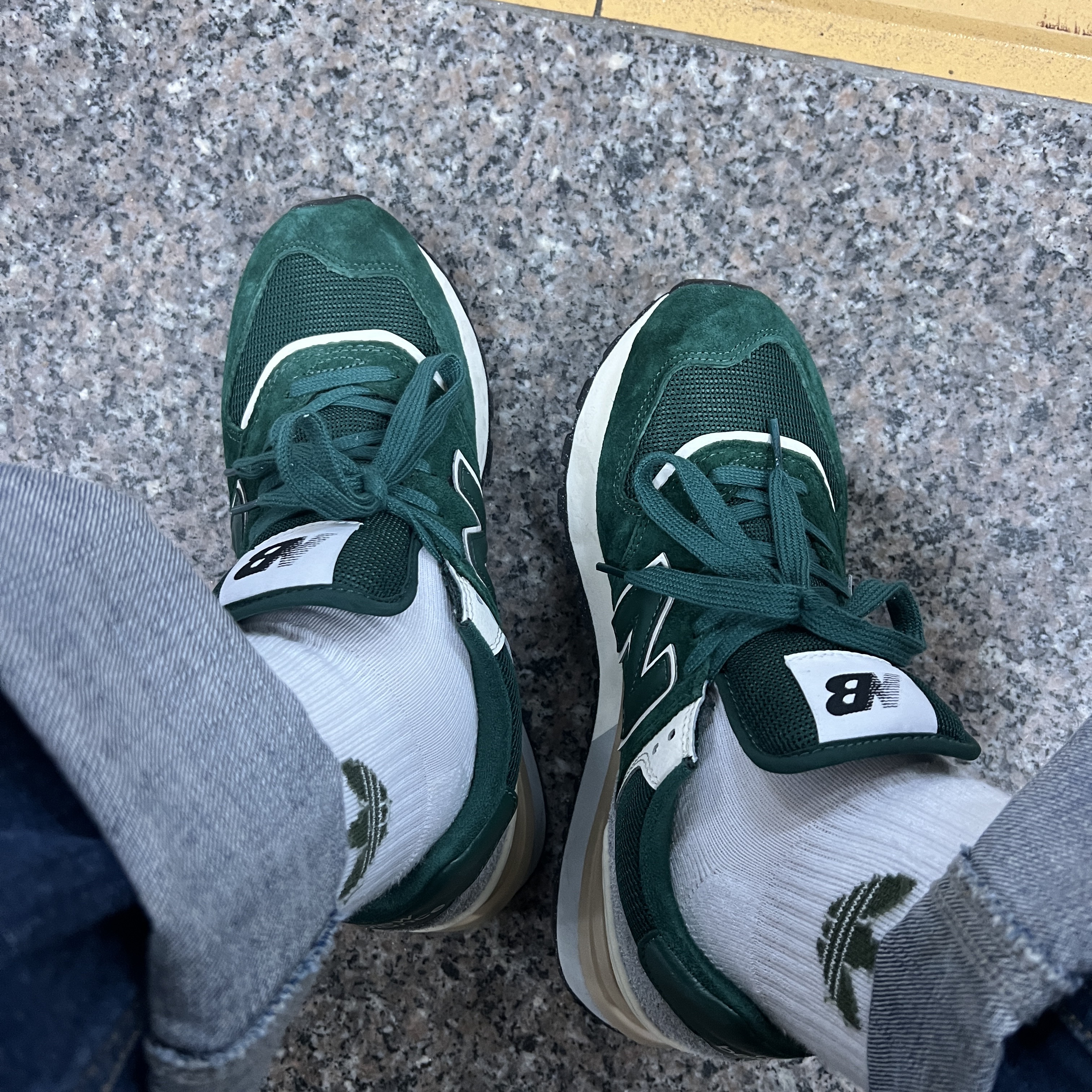 New Balance 574 Legacy Green 착용 스타일