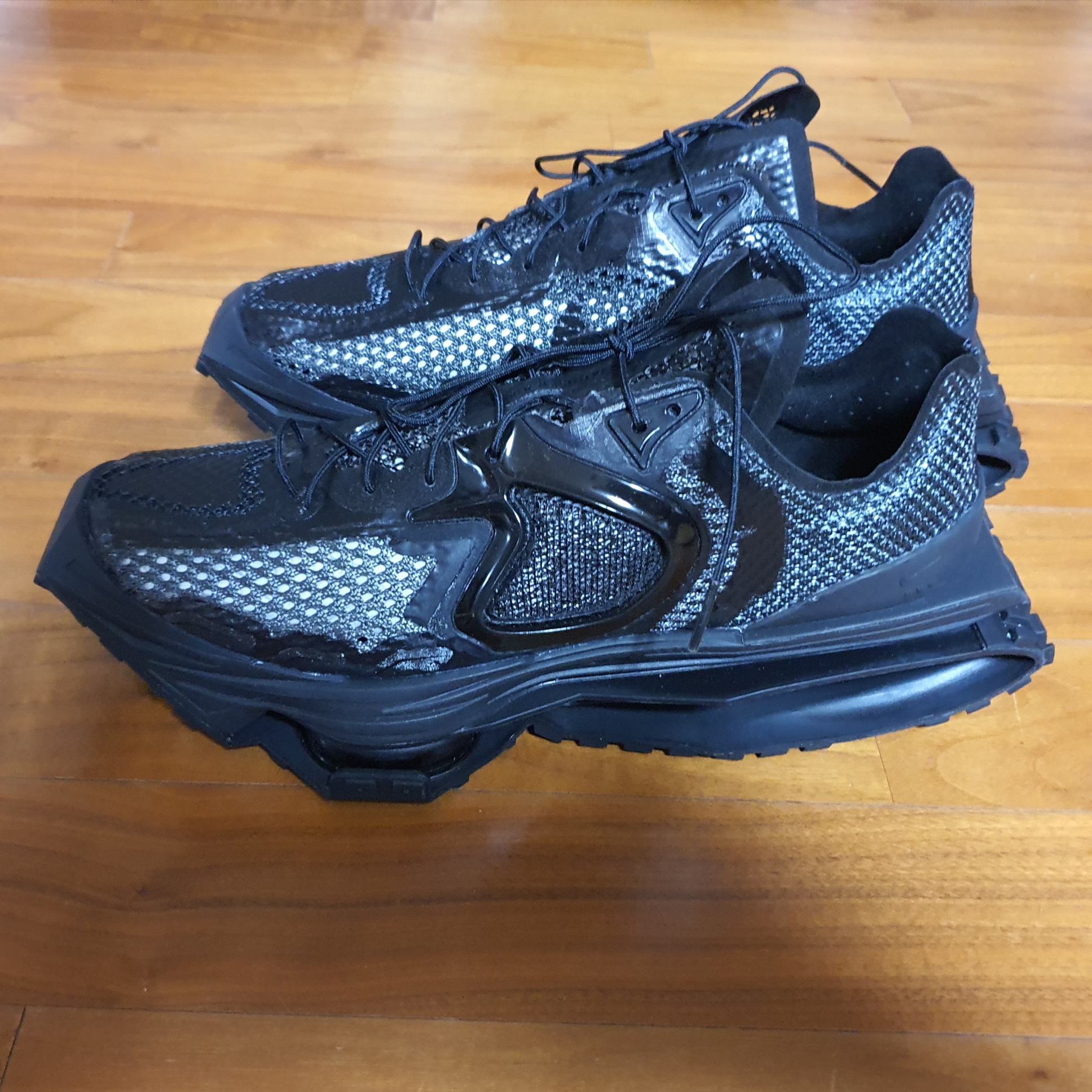 Nike x Matthew M Williams Zoom 004 Triple Black 착용 스타일