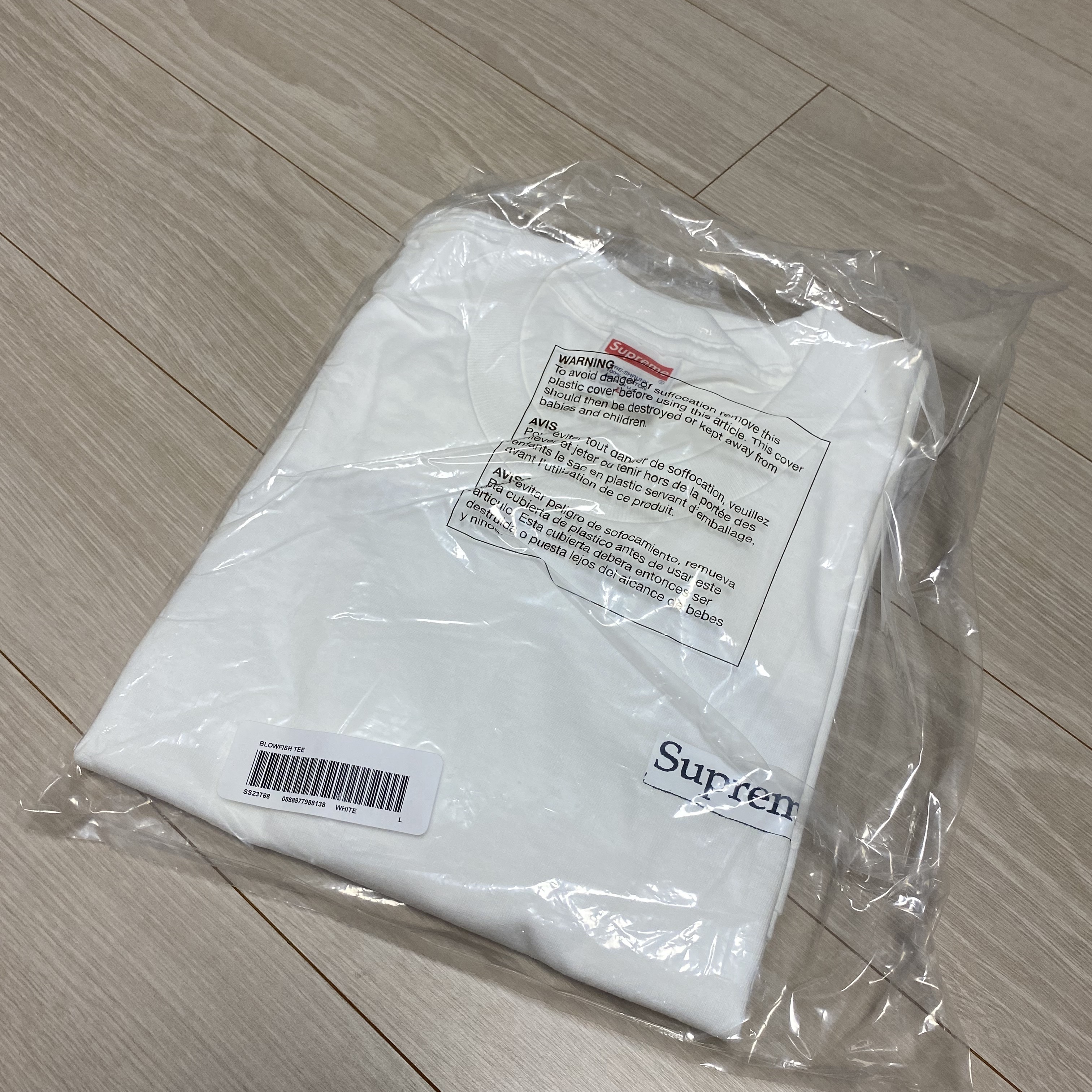 Supreme Blowfish T-Shirt White - 23SS 착용 스타일