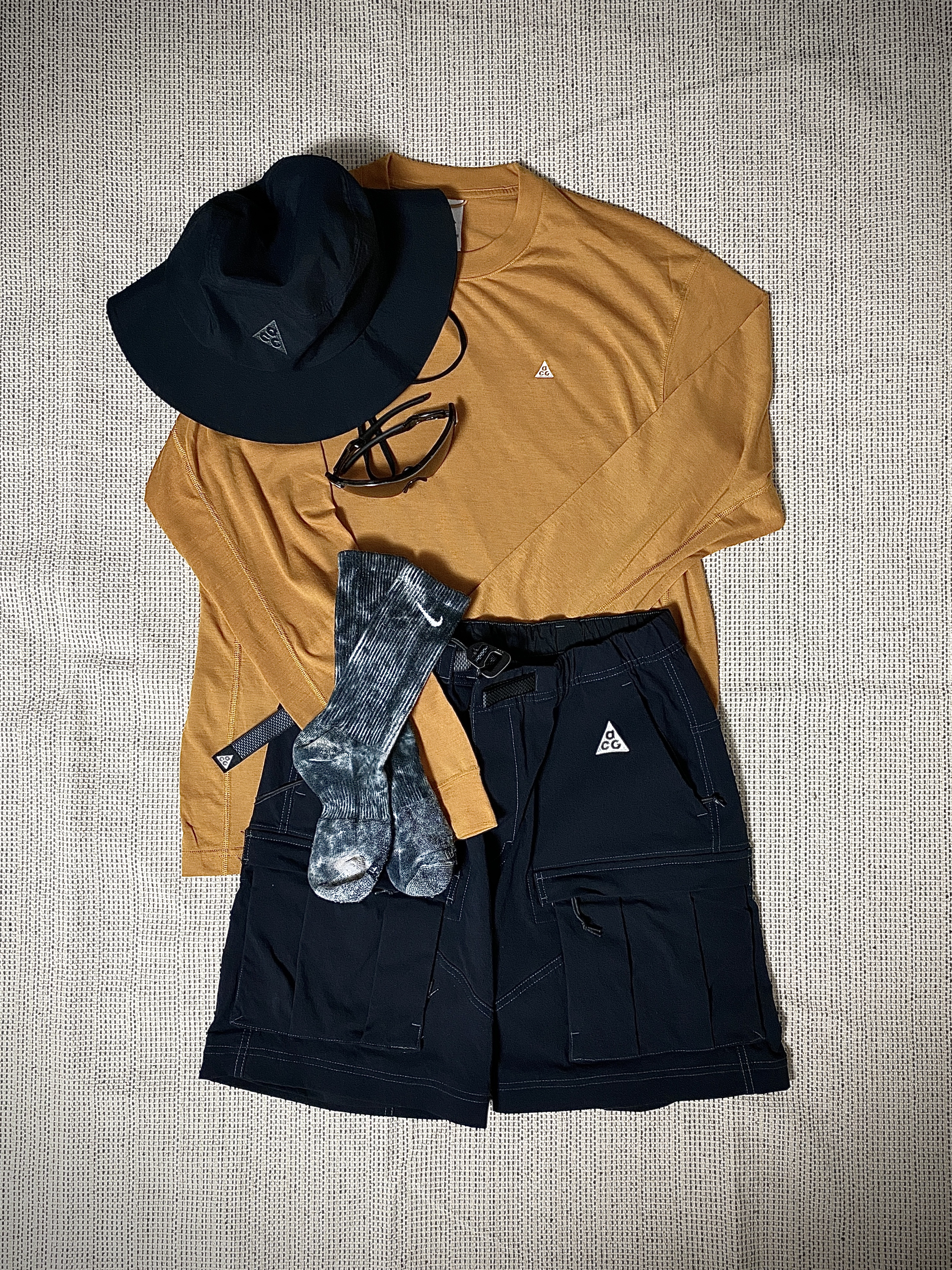 Nike NRG ACG Bucket Black, Nike Dri-Fit ACG Goat Rocks Long Sleeve T-Shirt Gold Suede - Asia 착용 스타일 - 5
