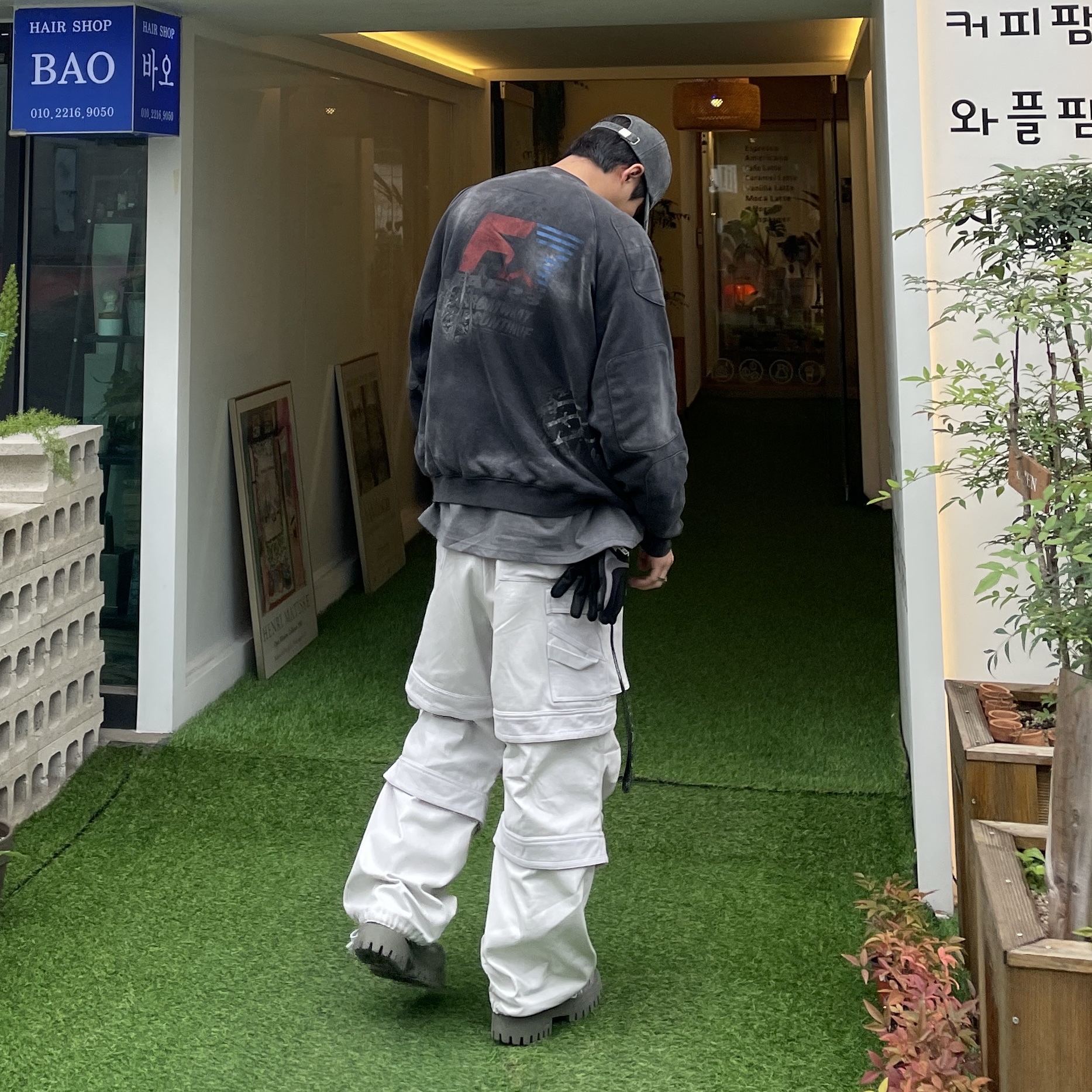 Farfromwhat Far Layered Work Pants White, Balenciaga Combat Strike 20mm Boot Kaki 착용 스타일 - 6