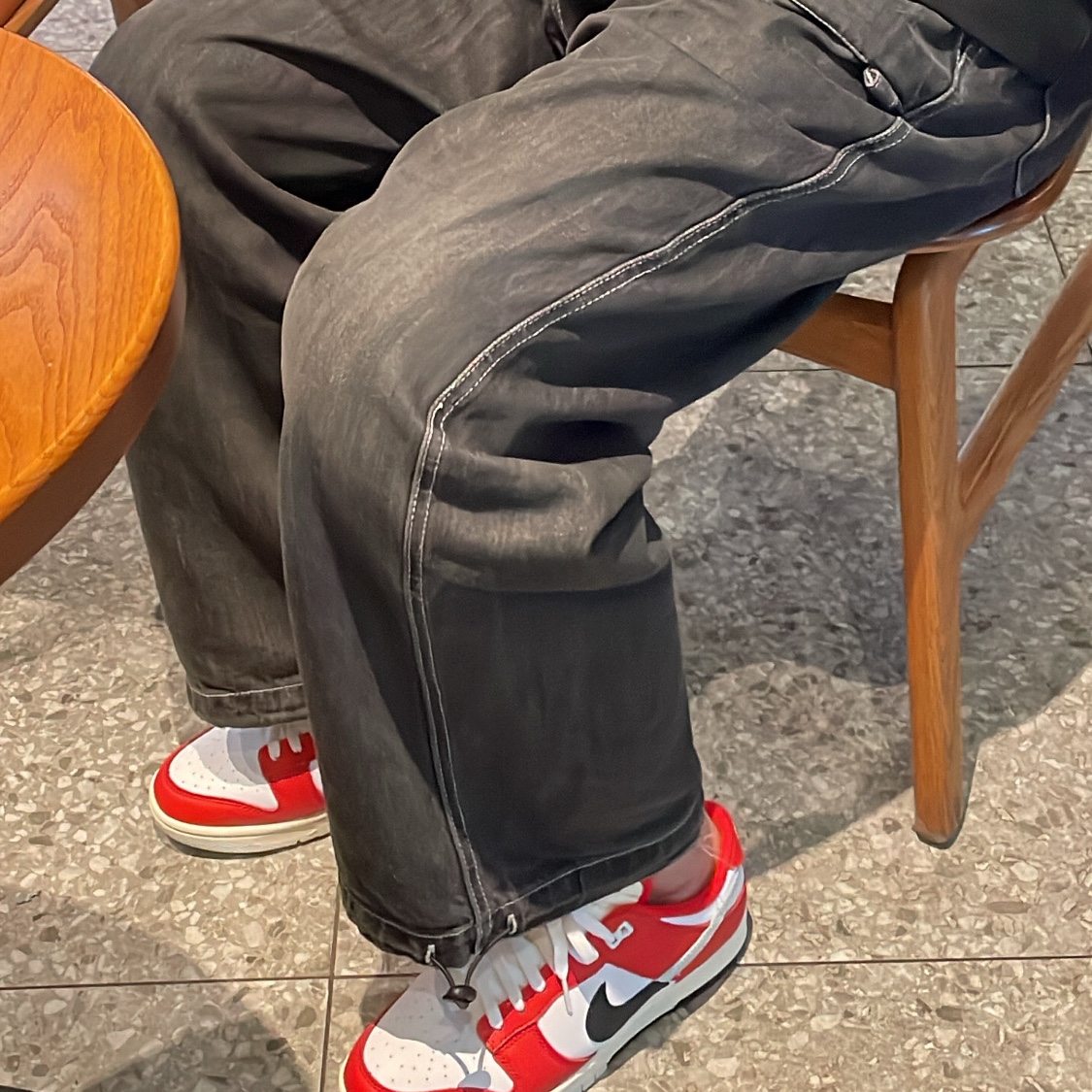 Nike Dunk Low Retro PRM University Red Black 착용 스타일 - 1