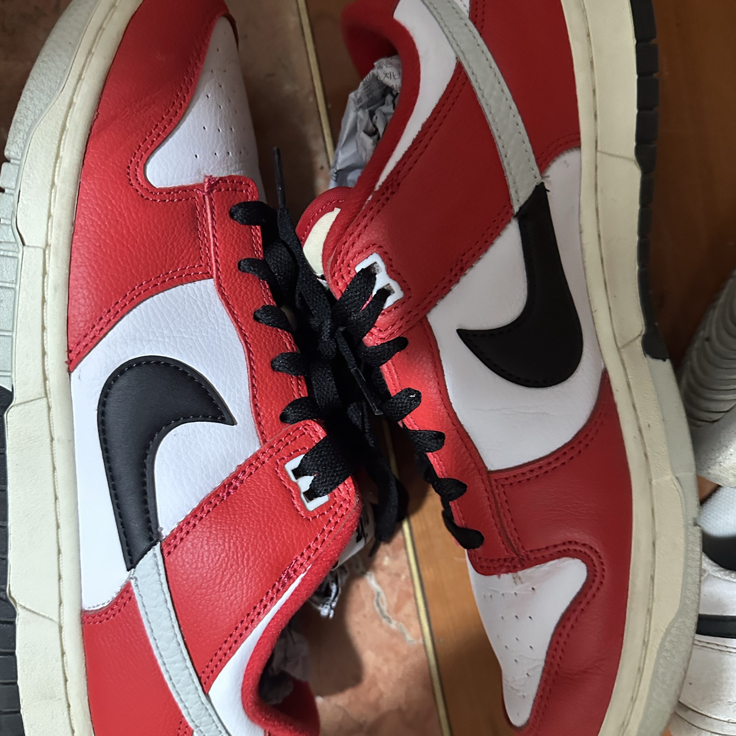 Nike Dunk Low Retro PRM University Red Black 착용 스타일