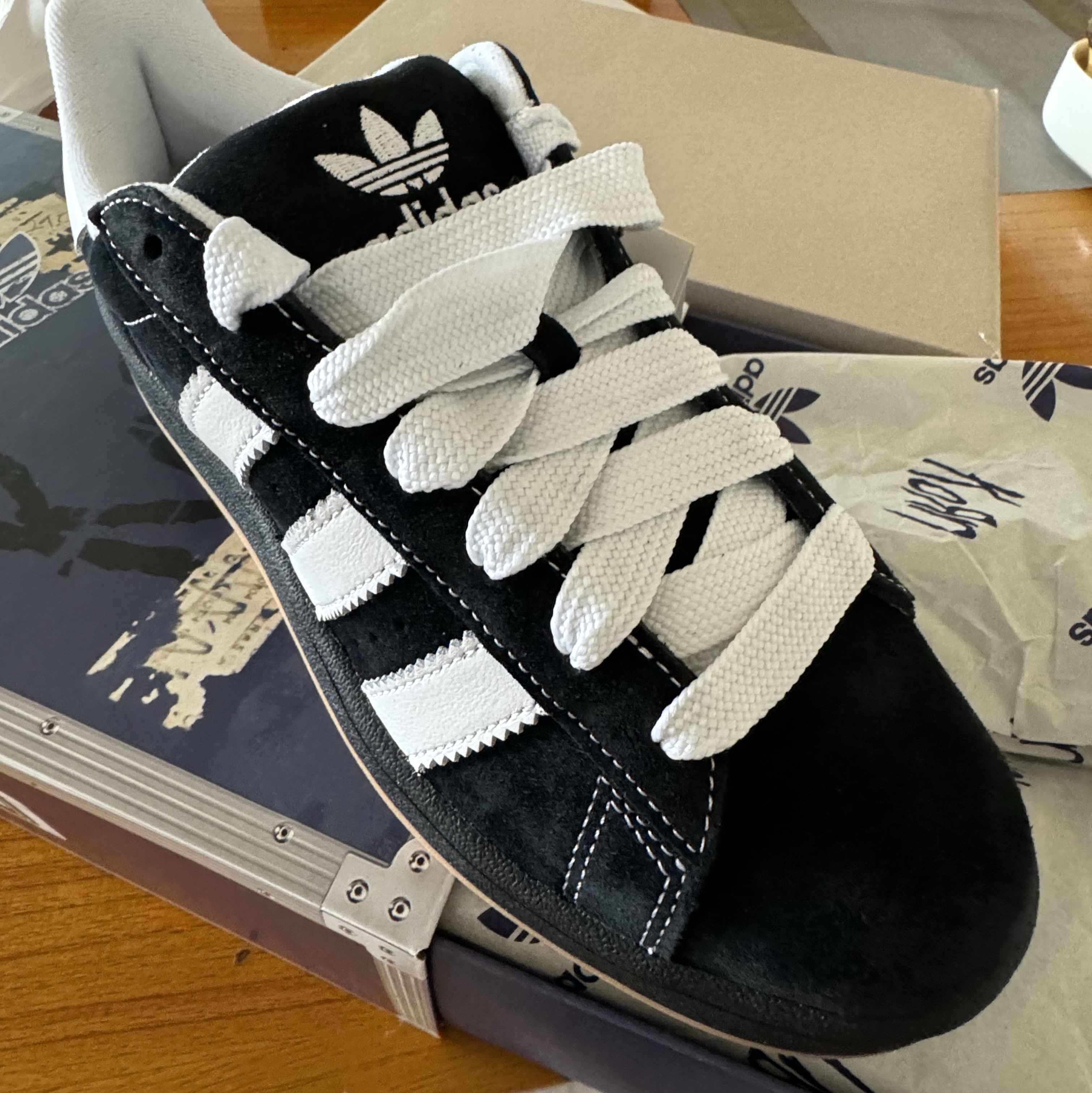Adidas x KoRn Campus 00s Core Black Cloud White 착용 스타일