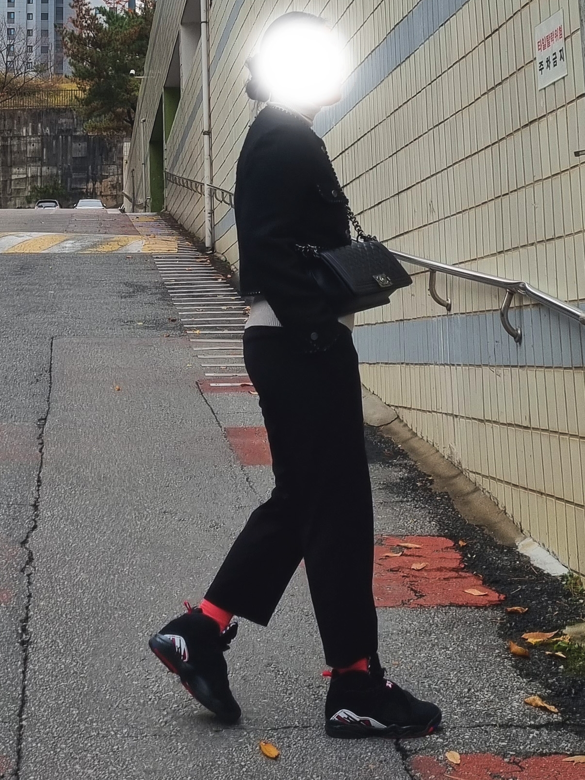Jordan 8 Retro Playoffs 2023, Chanel Medium Boy Chanel Handbag Grained Calfskin & Ruthenium Black 착용 스타일
