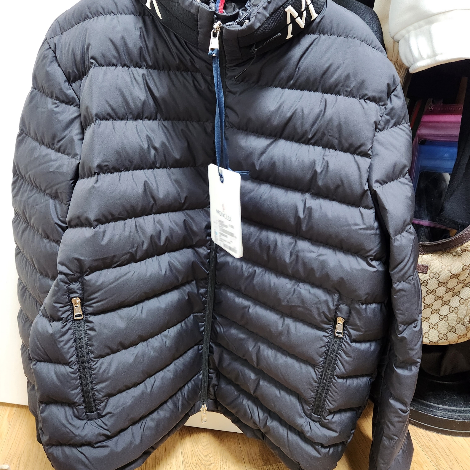Moncler Akio Short Down Jacket Black - 23SS 착용 스타일